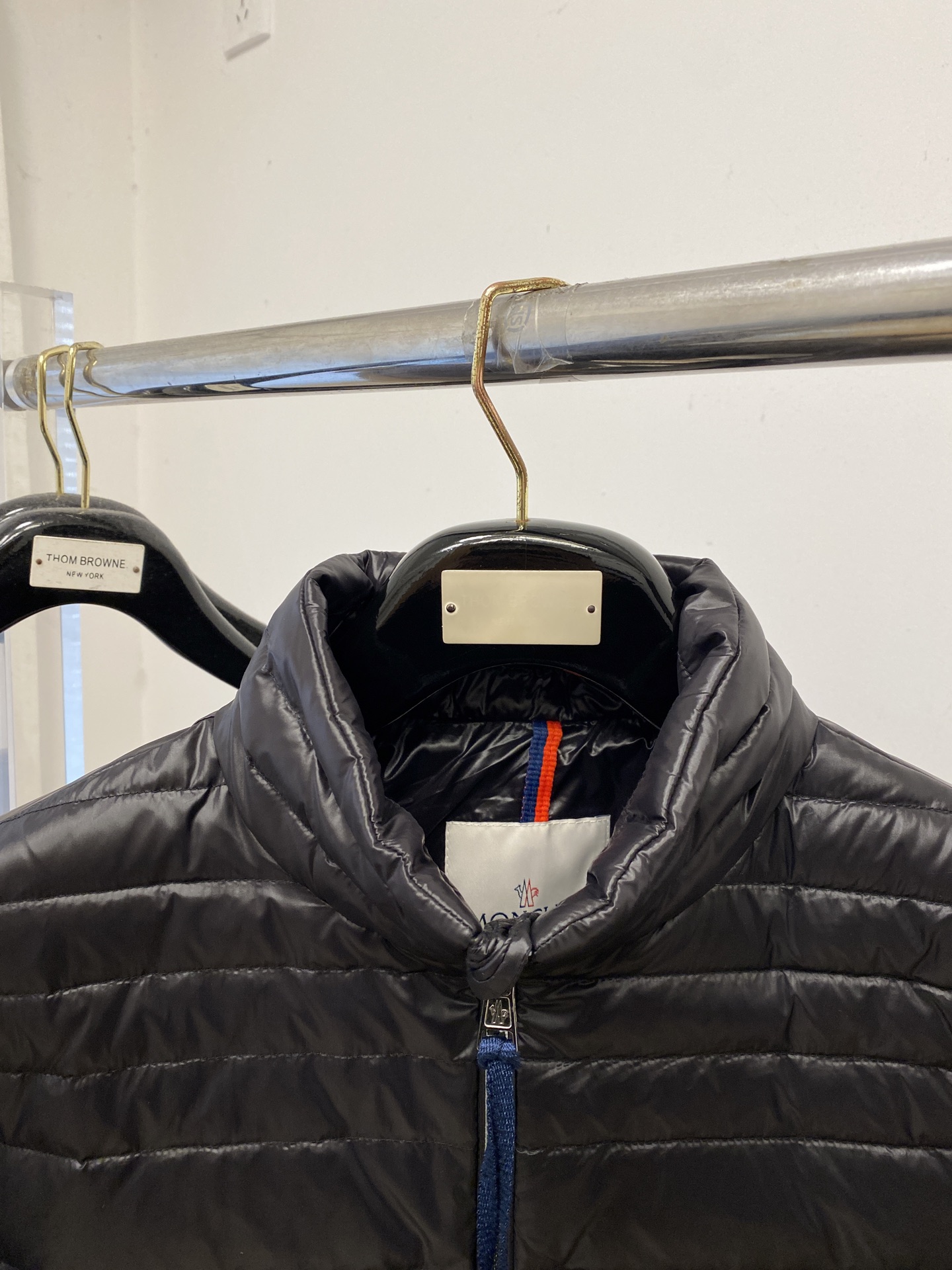 蒙口、2025最新款男士轻薄羽绒服、面料柔软舒适 ．上身版型超赞 ．拉链．辅料都是客供 、进口面料，轻便