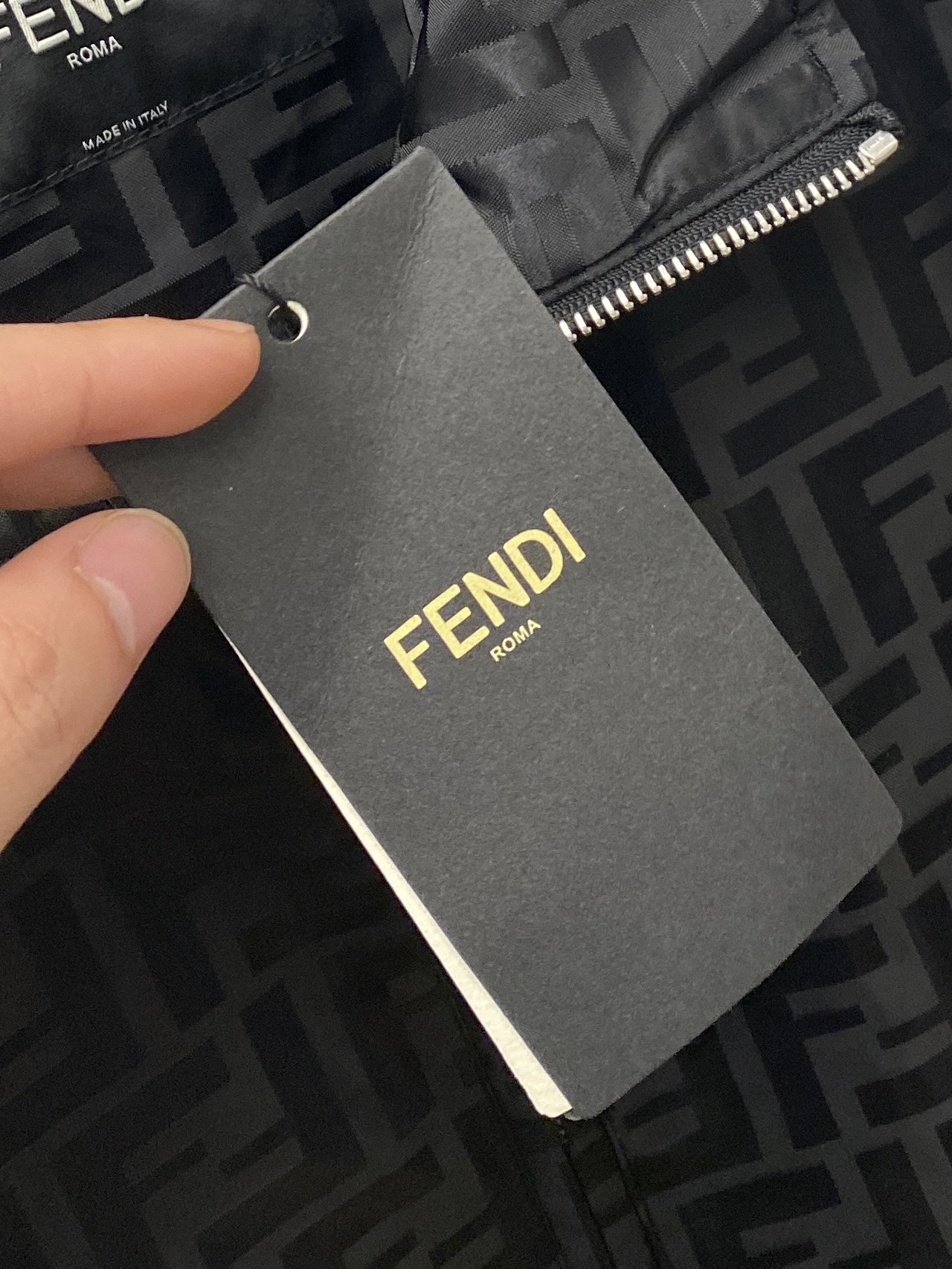 芬迪、2025新品夹克外套，时尚帅气，简约百搭款，顶级数码定位定织字母logo，定制原版面料，不仅挺括，