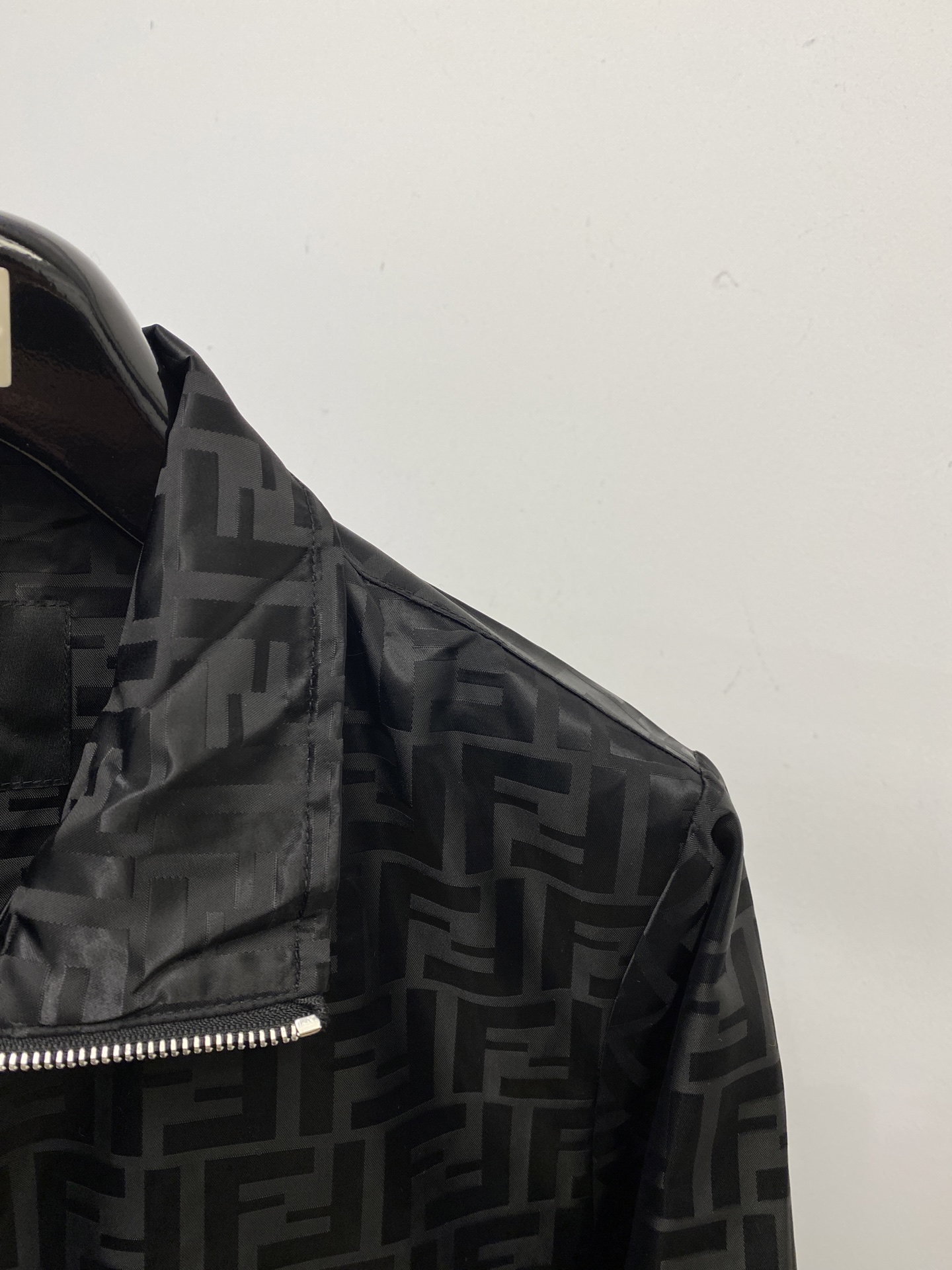 芬迪、2025新品夹克外套，时尚帅气，简约百搭款，顶级数码定位定织字母logo，定制原版面料，不仅挺括，