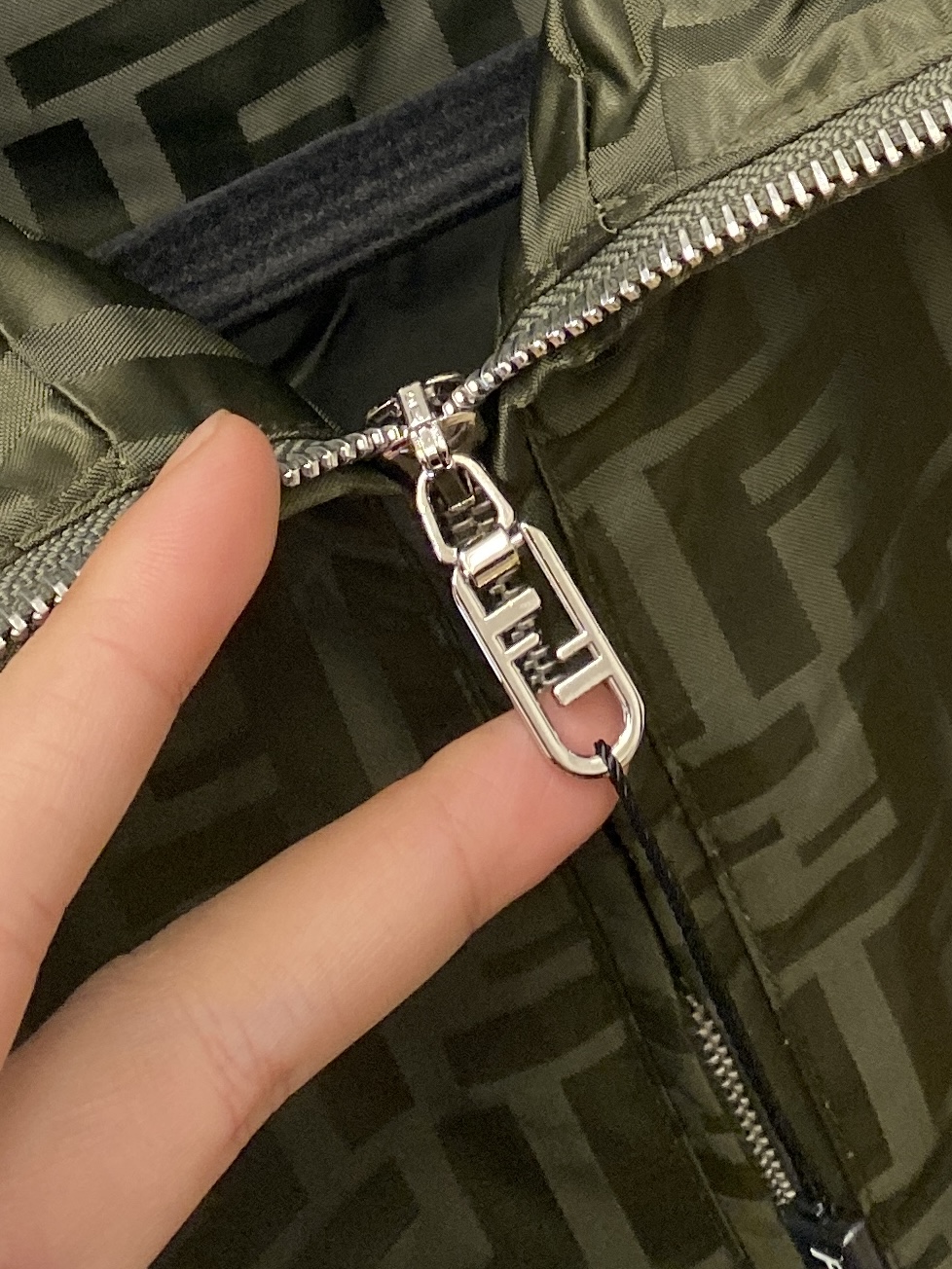 芬迪、2025新品夹克外套，时尚帅气，简约百搭款，顶级数码定位定织字母logo，定制原版面料，不仅挺括，