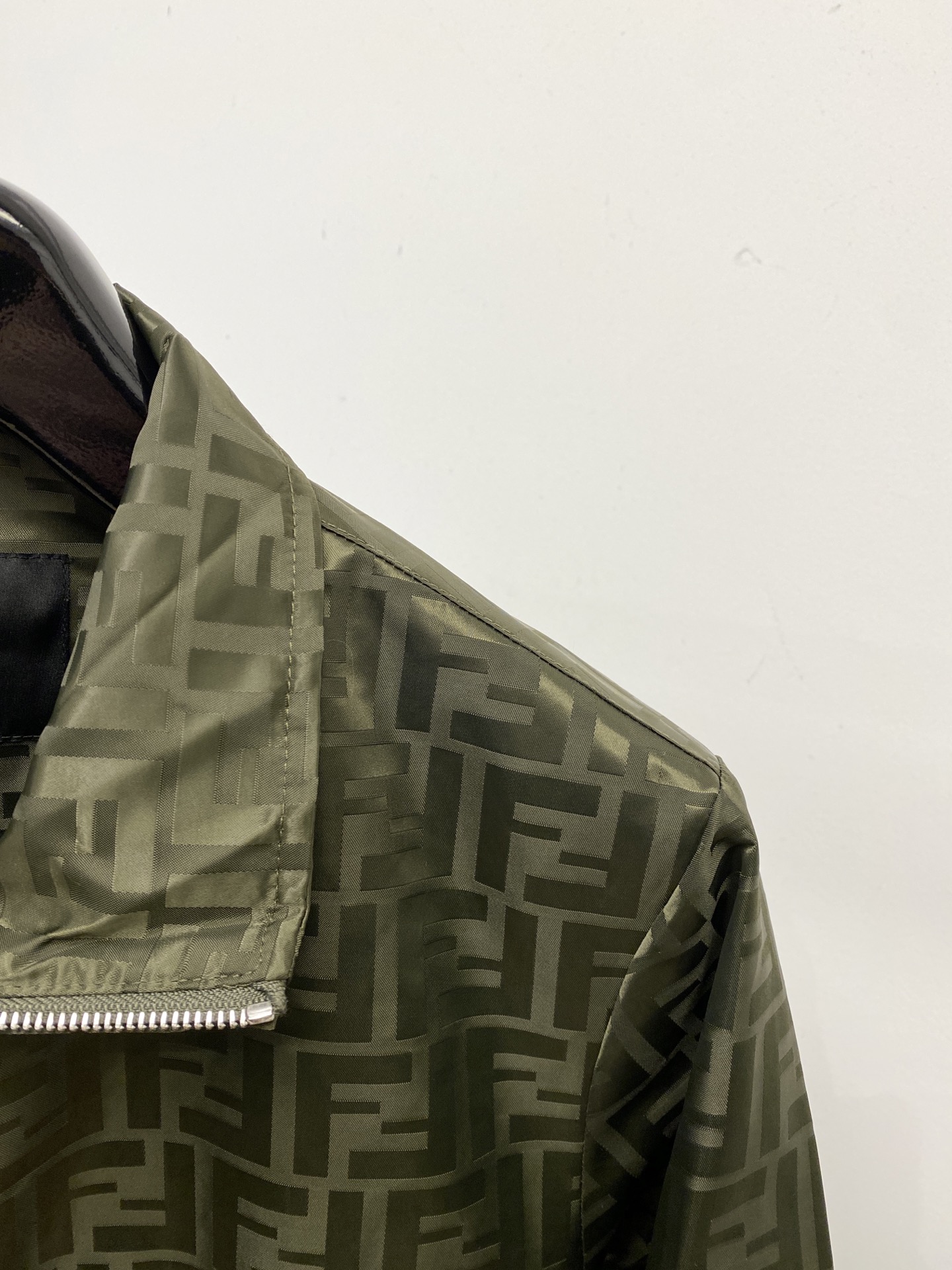 芬迪、2025新品夹克外套，时尚帅气，简约百搭款，顶级数码定位定织字母logo，定制原版面料，不仅挺括，