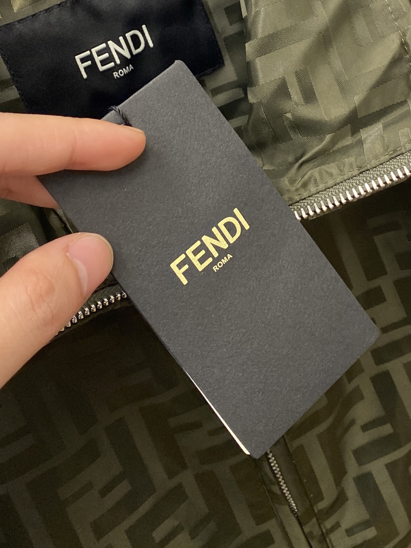 芬迪、2025新品夹克外套，时尚帅气，简约百搭款，顶级数码定位定织字母logo，定制原版面料，不仅挺括，