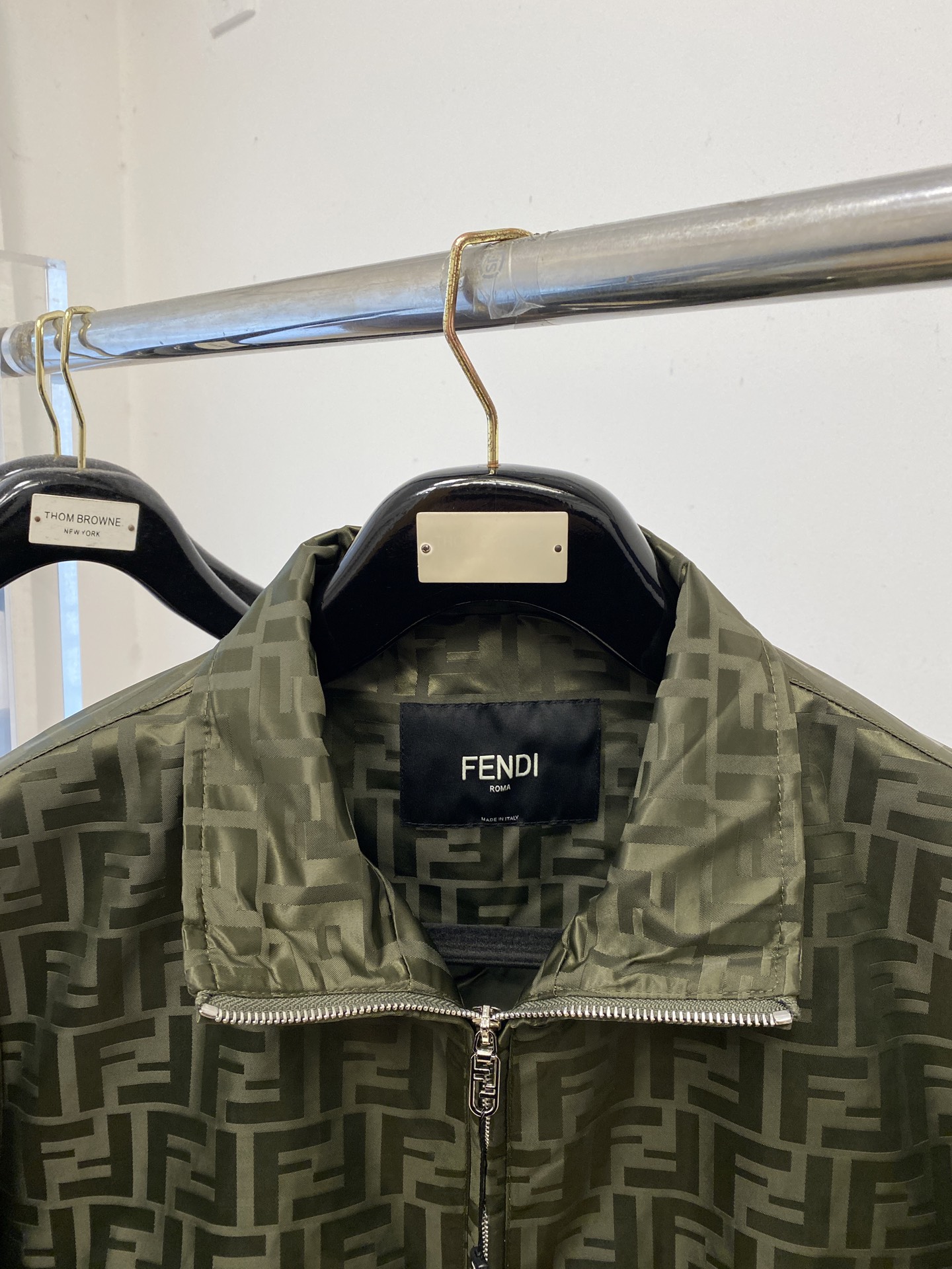 芬迪、2025新品夹克外套，时尚帅气，简约百搭款，顶级数码定位定织字母logo，定制原版面料，不仅挺括，