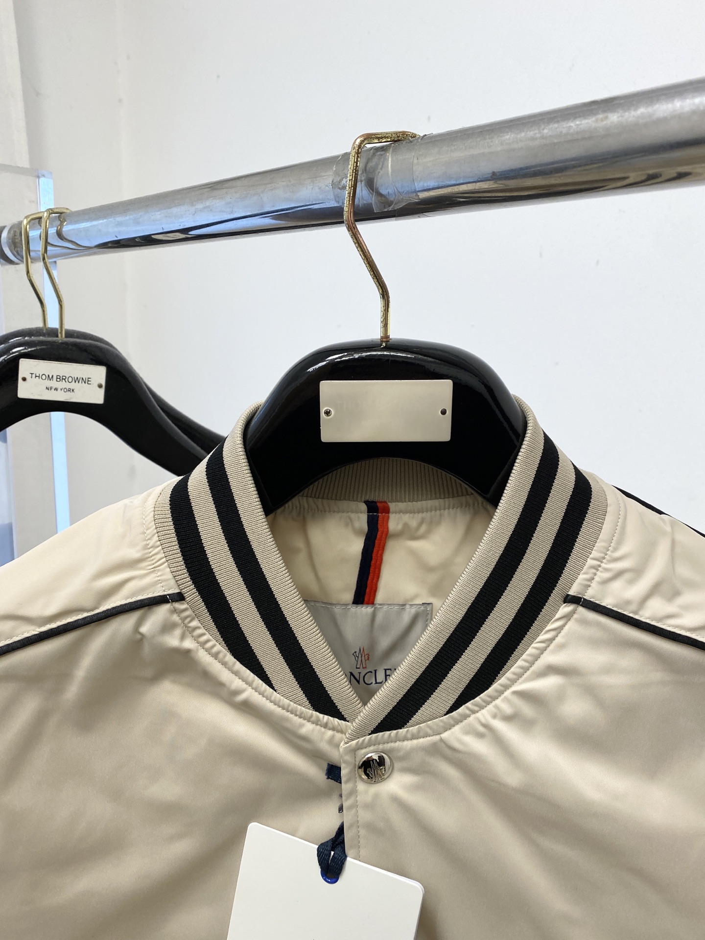 蒙口、2025新品夹克外套，时尚帅气，简约百搭款，袖口刺绣装饰图案logo，定制原版面料，不仅挺括，保持