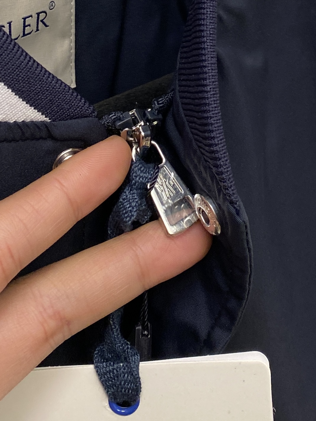 蒙口、2025新品夹克外套，时尚帅气，简约百搭款，袖口刺绣装饰图案logo，定制原版面料，不仅挺括，保持