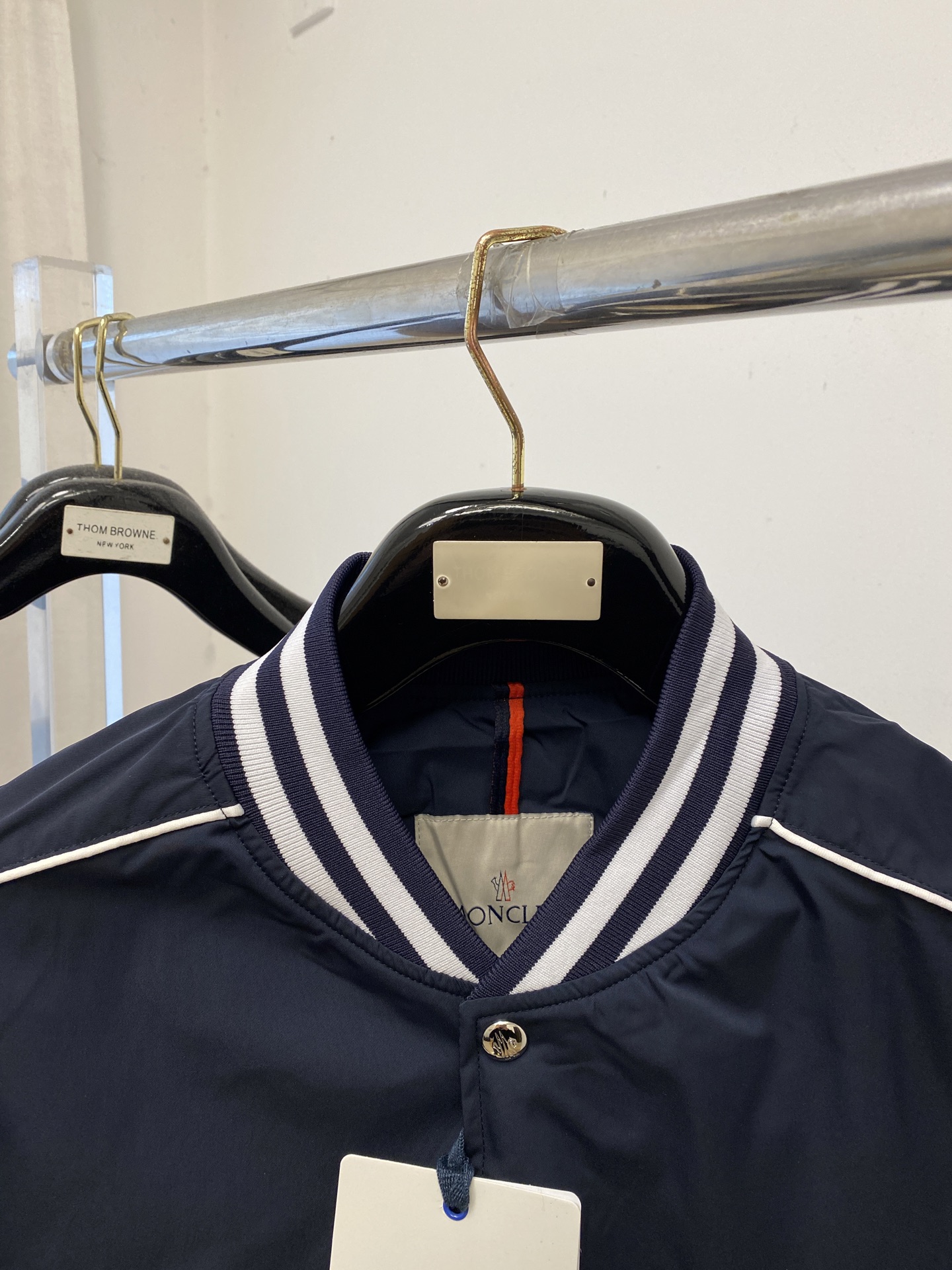 蒙口、2025新品夹克外套，时尚帅气，简约百搭款，袖口刺绣装饰图案logo，定制原版面料，不仅挺括，保持