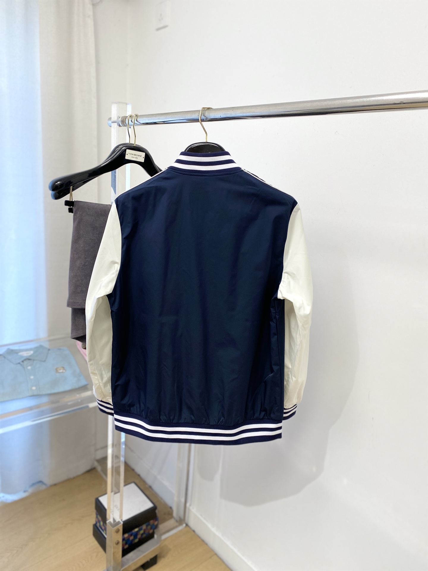 蒙口、2025新品夹克外套，时尚帅气，简约百搭款，袖口刺绣装饰图案logo，定制原版面料，不仅挺括，保持