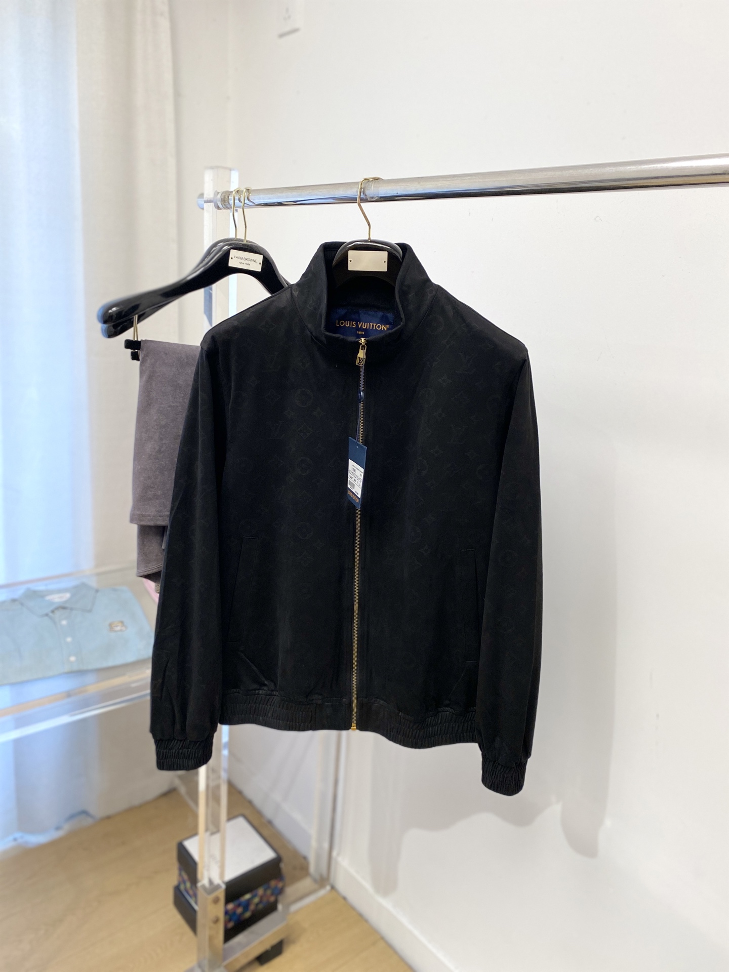 NO:622396,Louis Vuitton, 2025 new jackets, fashionable and handsome, simple and versatile, top-notch digitally positioned custom-woven pattern letter logo, customized original fabric, not only stiff and maintain the trendy silhouette, but also comfortable to wear, the yarn is more delicate, size M-3XL,, louis vuitton, jackets & coats, jackets & coats, alexander wang19860909路易威登、2025新品夹克外套,时尚帅气,简约百搭款,顶级数码定位定织图案字母logo,定制原版面料,不仅挺括,保持潮流的廓形,又穿着舒适,纱织更细腻,码数M-3XL,,louis vuitton,jackets & coats,jackets & coats,alexander wang,Men's clothing