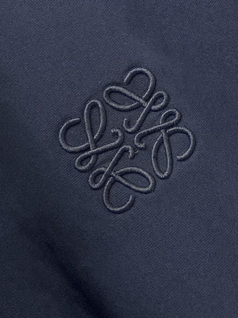 罗意威、2025新品夹克外套，时尚帅气，简约百搭款，胸前精致刺绣图案logo，定制原版面料，不仅挺括，保