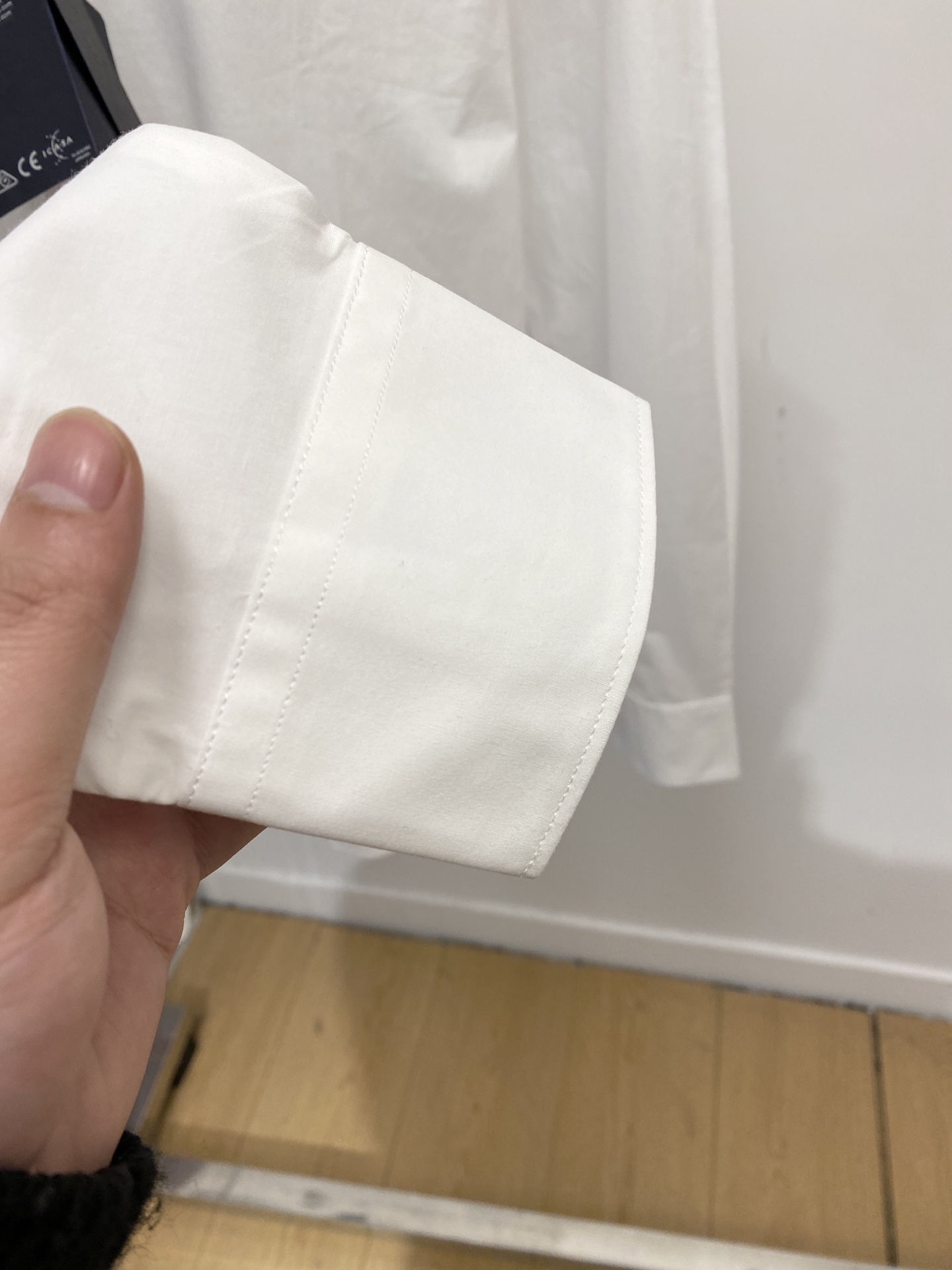 普拉达、2025新品衬衫，时尚帅气，简约百搭款，定制原版面料，不仅挺括，保持潮流的廓形，又穿着舒适，纱织