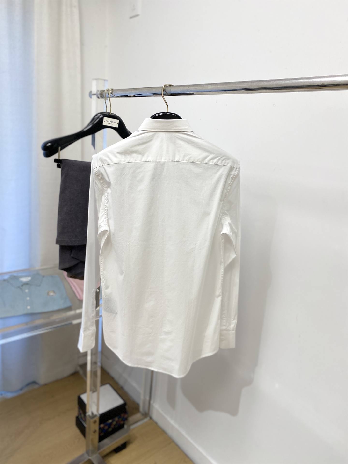 普拉达、2025新品衬衫，时尚帅气，简约百搭款，定制原版面料，不仅挺括，保持潮流的廓形，又穿着舒适，纱织