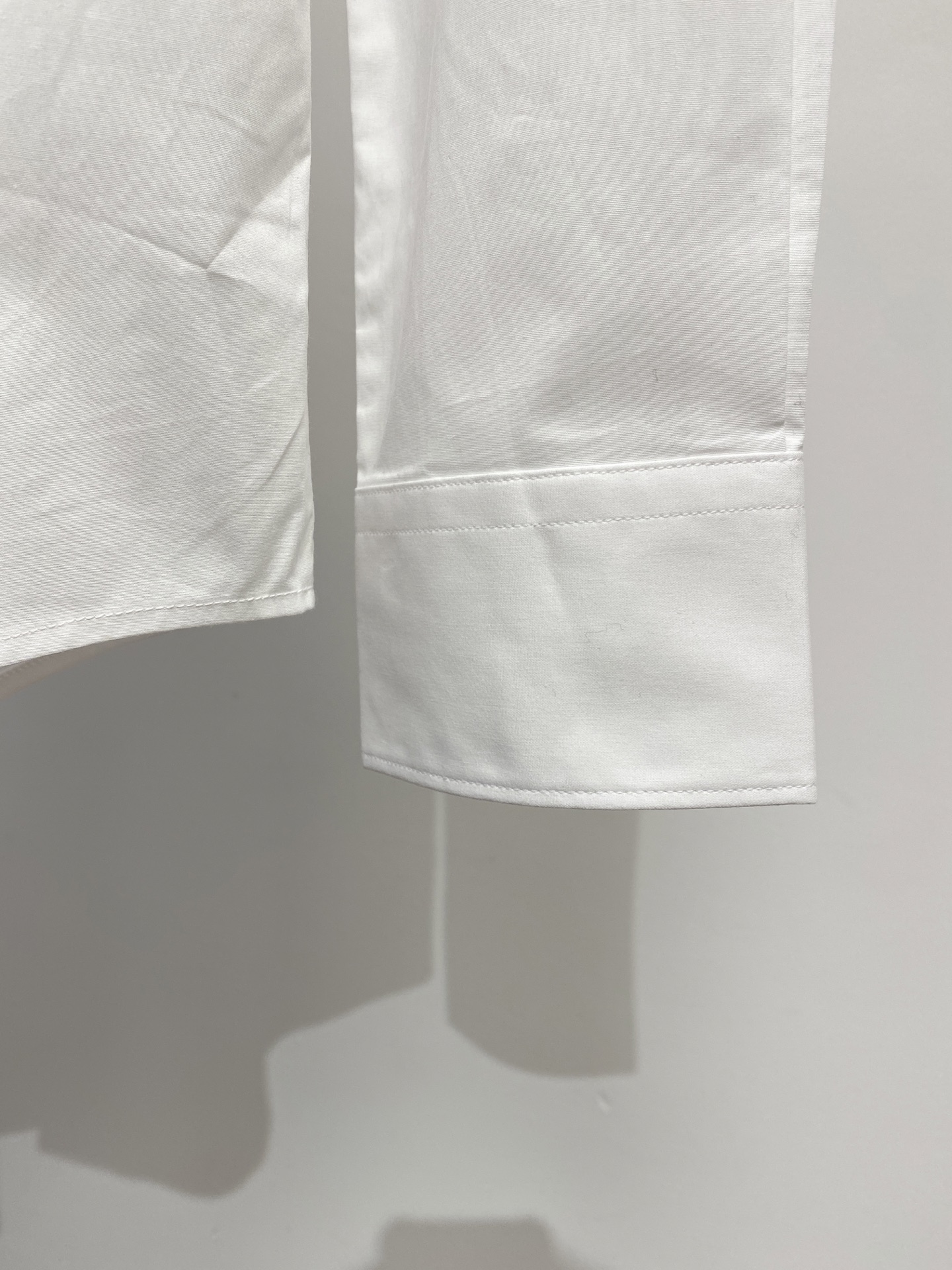 巴宝莉、2025新品衬衫，时尚帅气，简约百搭款，定制原版面料，不仅挺括，保持潮流的廓形，又穿着舒适，纱织