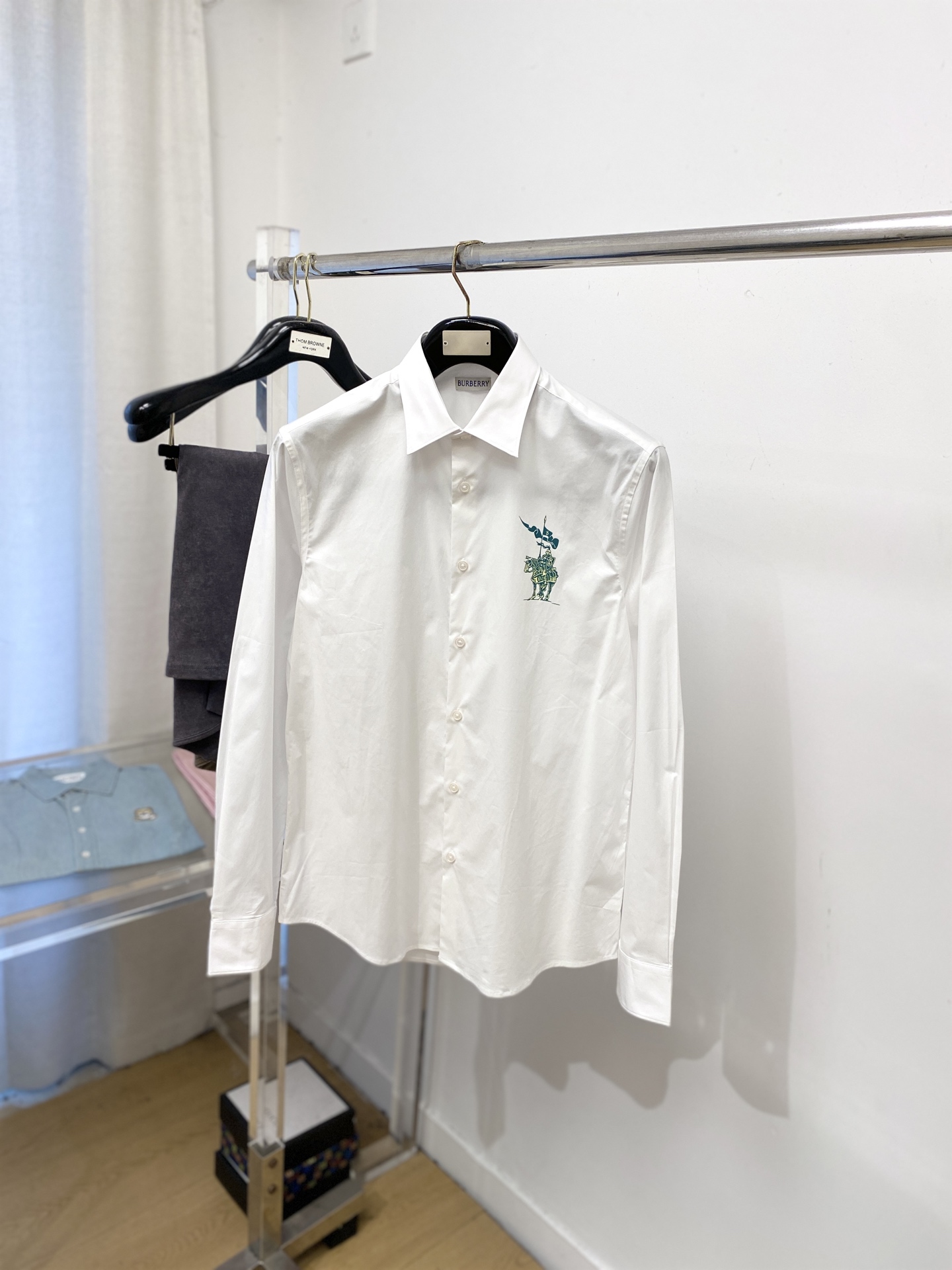 巴宝莉、2025新品衬衫，时尚帅气，简约百搭款，定制原版面料，不仅挺括，保持潮流的廓形，又穿着舒适，纱织