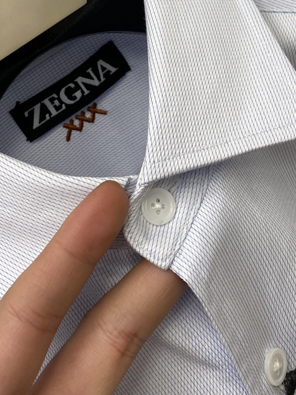 杰尼亚、2025新品衬衫，时尚帅气，简约百搭款，定制原版面料，不仅挺括，保持潮流的廓形，又穿着舒适，纱织