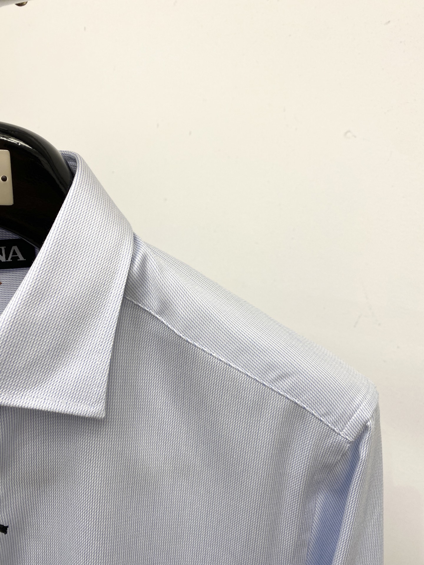 杰尼亚、2025新品衬衫，时尚帅气，简约百搭款，定制原版面料，不仅挺括，保持潮流的廓形，又穿着舒适，纱织