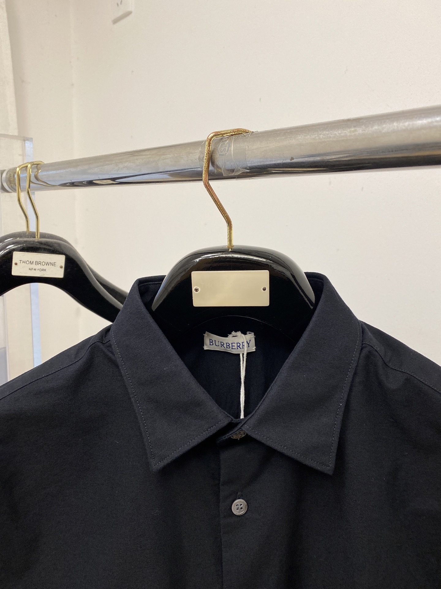 巴宝莉、2025新品衬衫，时尚帅气，简约百搭款，定制原版面料，不仅挺括，保持潮流的廓形，又穿着舒适，纱织