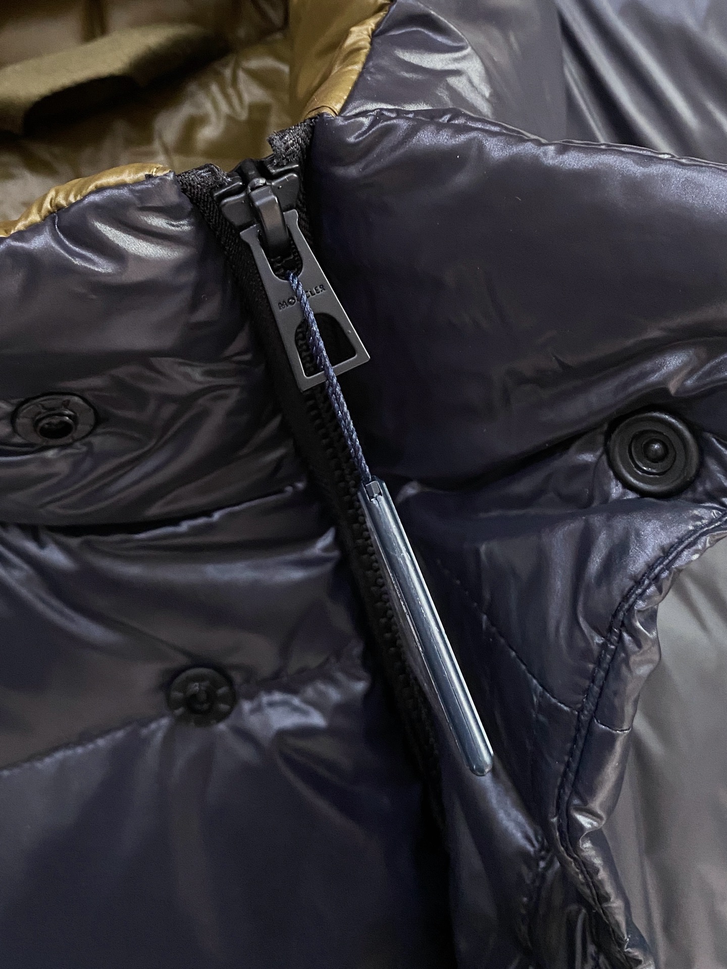 蒙口、2025最新款男士轻薄羽绒服、面料柔软舒适 ．上身版型超赞 ．拉链．辅料都是客供 、进口面料，轻便