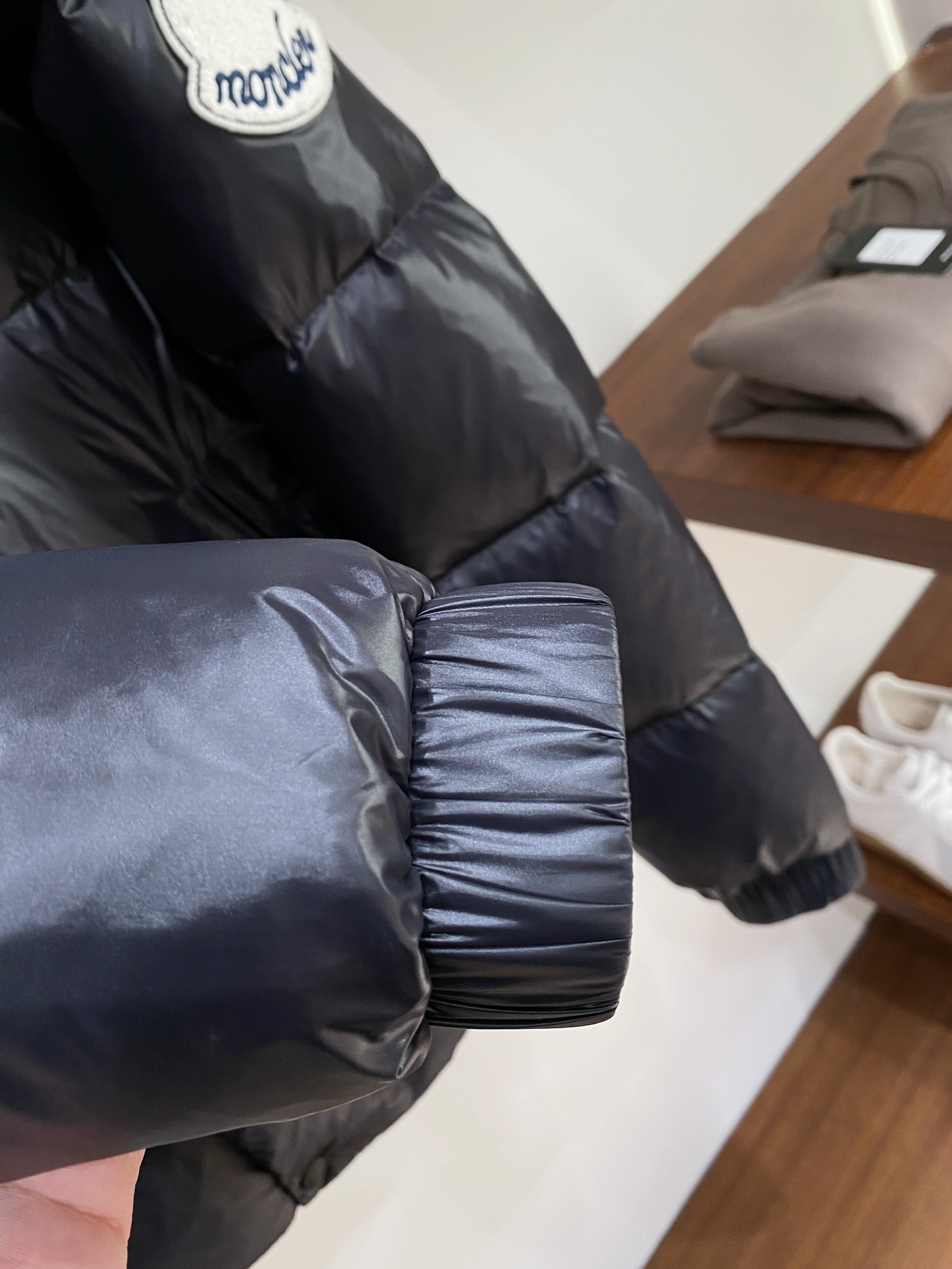 蒙口、2025最新款男士轻薄羽绒服、面料柔软舒适 ．上身版型超赞 ．拉链．辅料都是客供 、进口面料，轻便