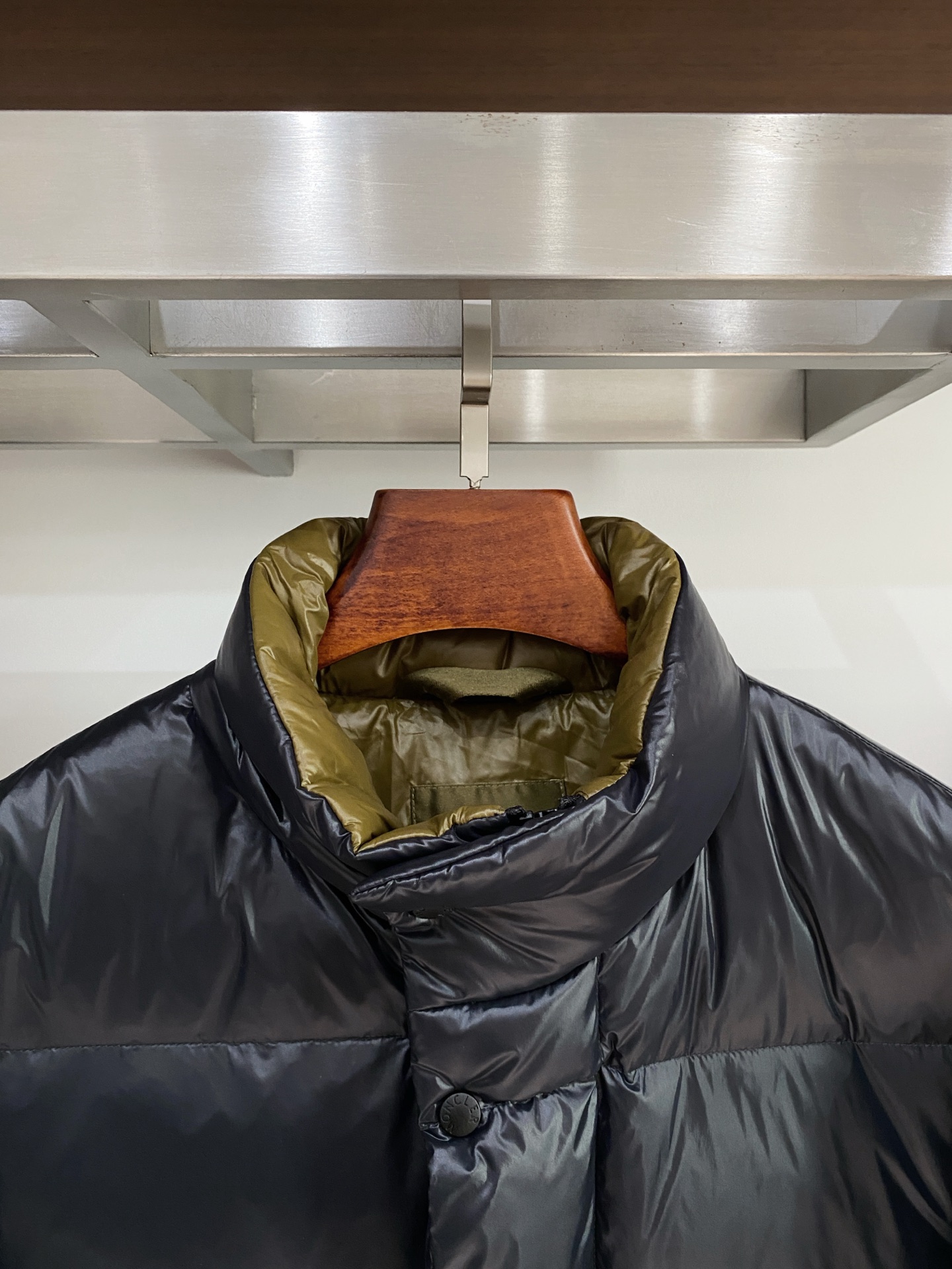 蒙口、2025最新款男士轻薄羽绒服、面料柔软舒适 ．上身版型超赞 ．拉链．辅料都是客供 、进口面料，轻便