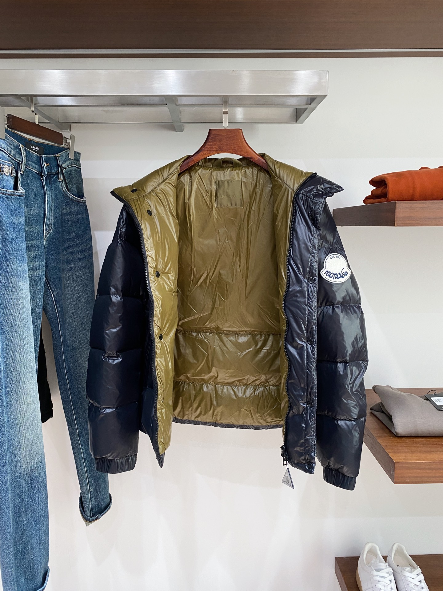 蒙口、2025最新款男士轻薄羽绒服、面料柔软舒适 ．上身版型超赞 ．拉链．辅料都是客供 、进口面料，轻便