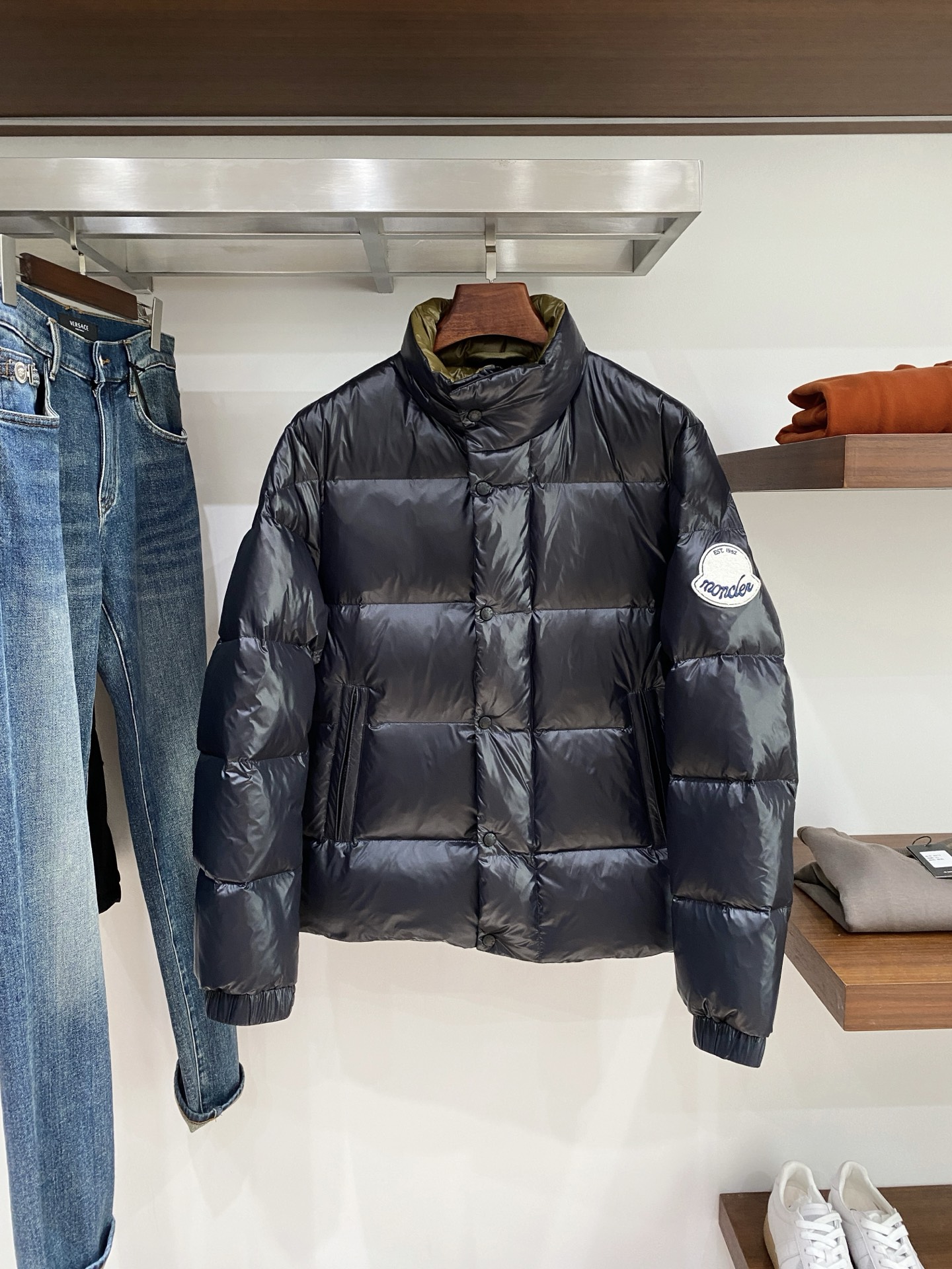 蒙口、2025最新款男士轻薄羽绒服、面料柔软舒适 ．上身版型超赞 ．拉链．辅料都是客供 、进口面料，轻便