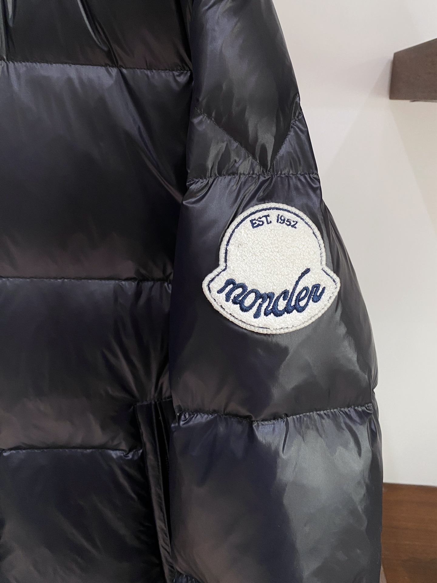 蒙口、2025最新款男士轻薄羽绒服、面料柔软舒适 ．上身版型超赞 ．拉链．辅料都是客供 、进口面料，轻便