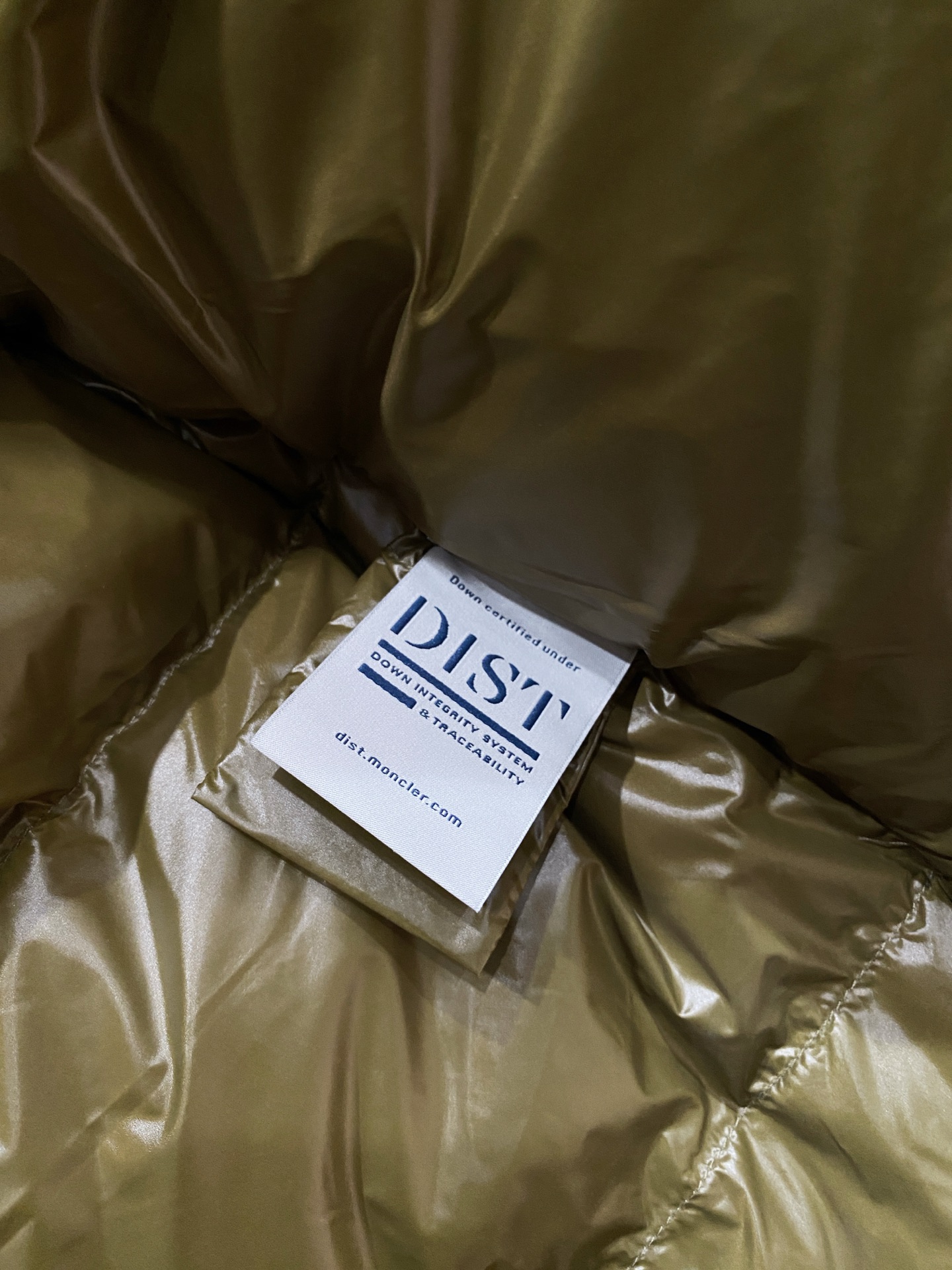 蒙口、2025最新款男士轻薄羽绒服、面料柔软舒适 ．上身版型超赞 ．拉链．辅料都是客供 、进口面料，轻便