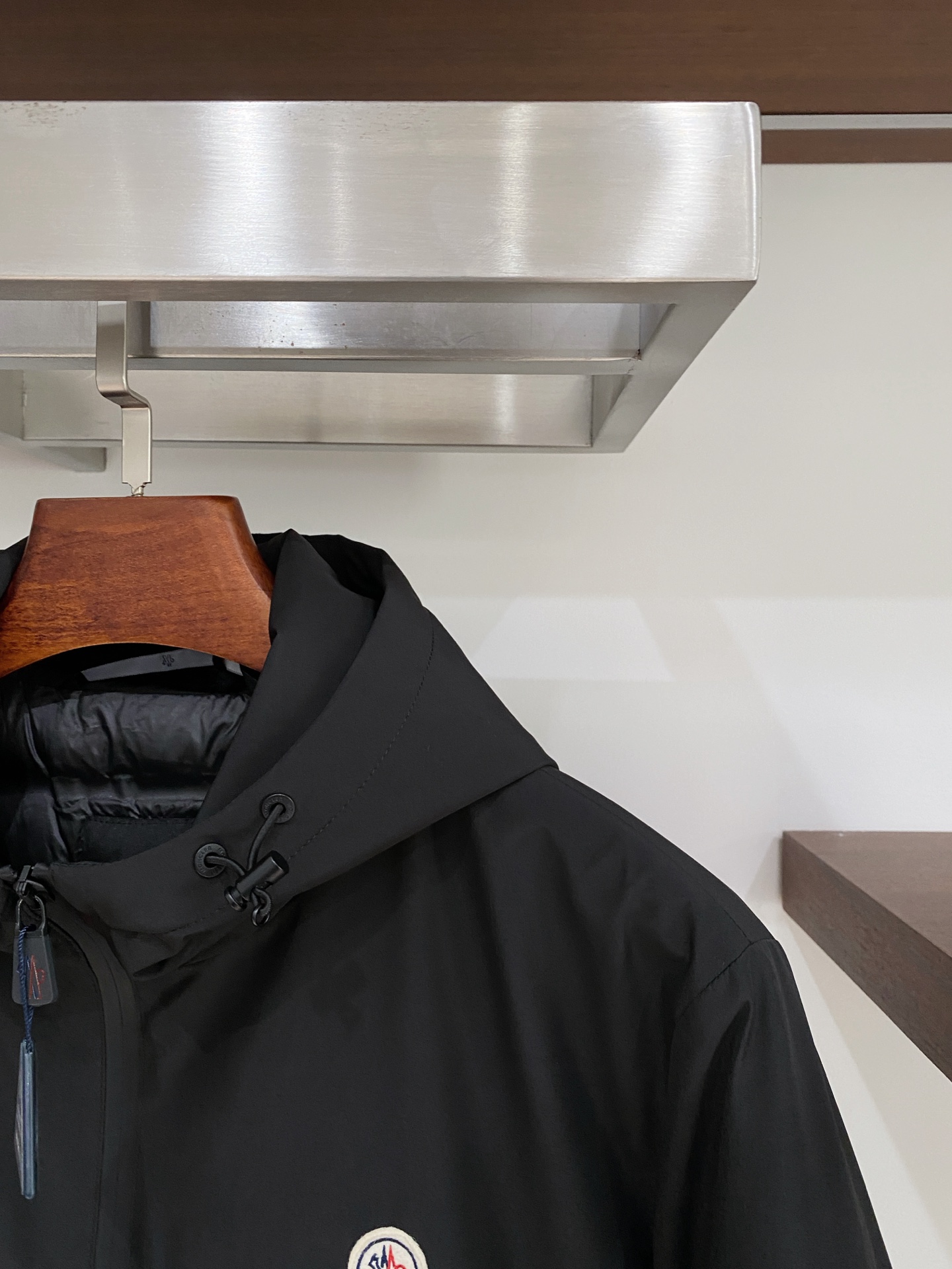 蒙口、2025最新款男士轻薄羽绒夹克、面料柔软舒适 ．上身版型超赞 ．拉链．辅料都是客供 、进口面料，轻