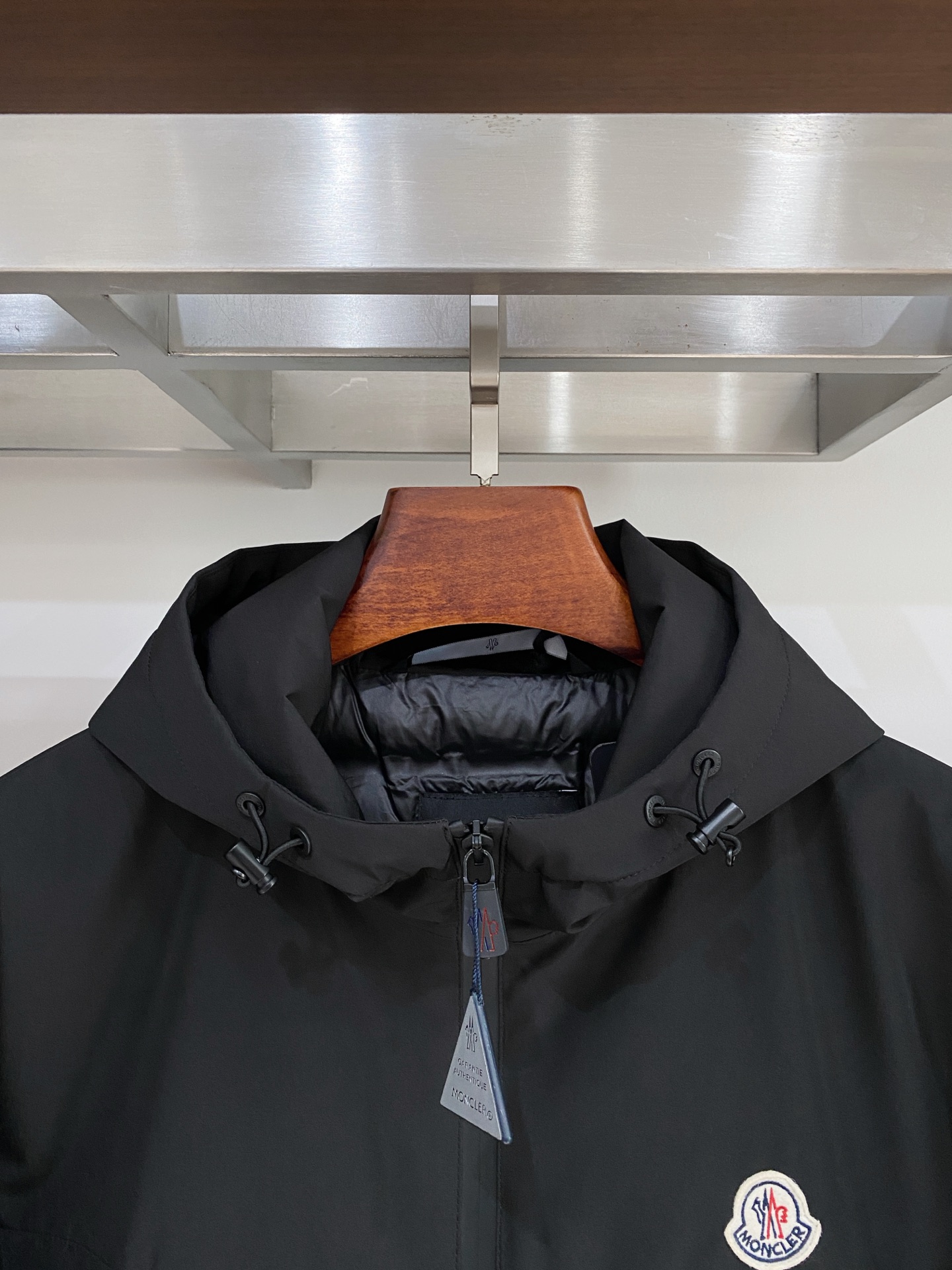 蒙口、2025最新款男士轻薄羽绒夹克、面料柔软舒适 ．上身版型超赞 ．拉链．辅料都是客供 、进口面料，轻