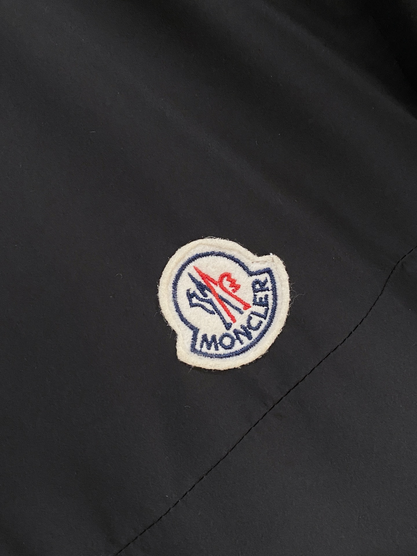 蒙口、2025最新款男士轻薄羽绒夹克、面料柔软舒适 ．上身版型超赞 ．拉链．辅料都是客供 、进口面料，轻