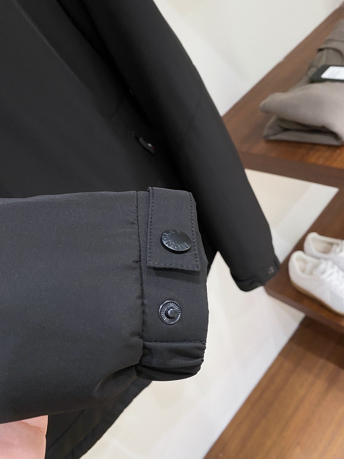 蒙口、2025最新款男士轻薄羽绒夹克、面料柔软舒适 ．上身版型超赞 ．拉链．辅料都是客供 、进口面料，轻