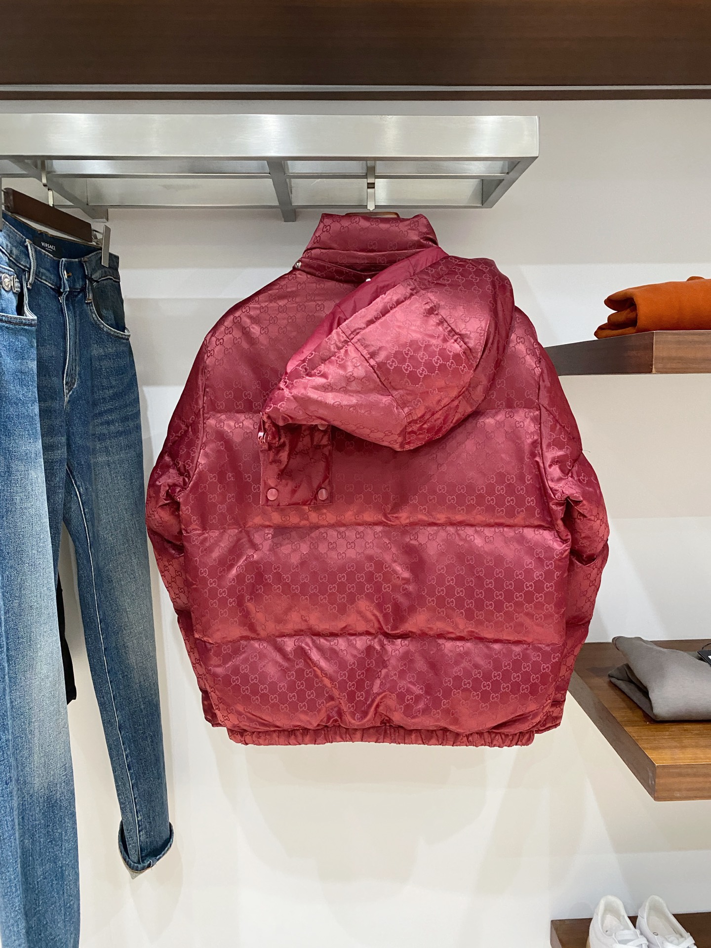 古奇、2025最新款男士轻薄羽绒服、面料柔软舒适 ．上身版型超赞 ．拉链．辅料都是客供 、进口面料，轻便