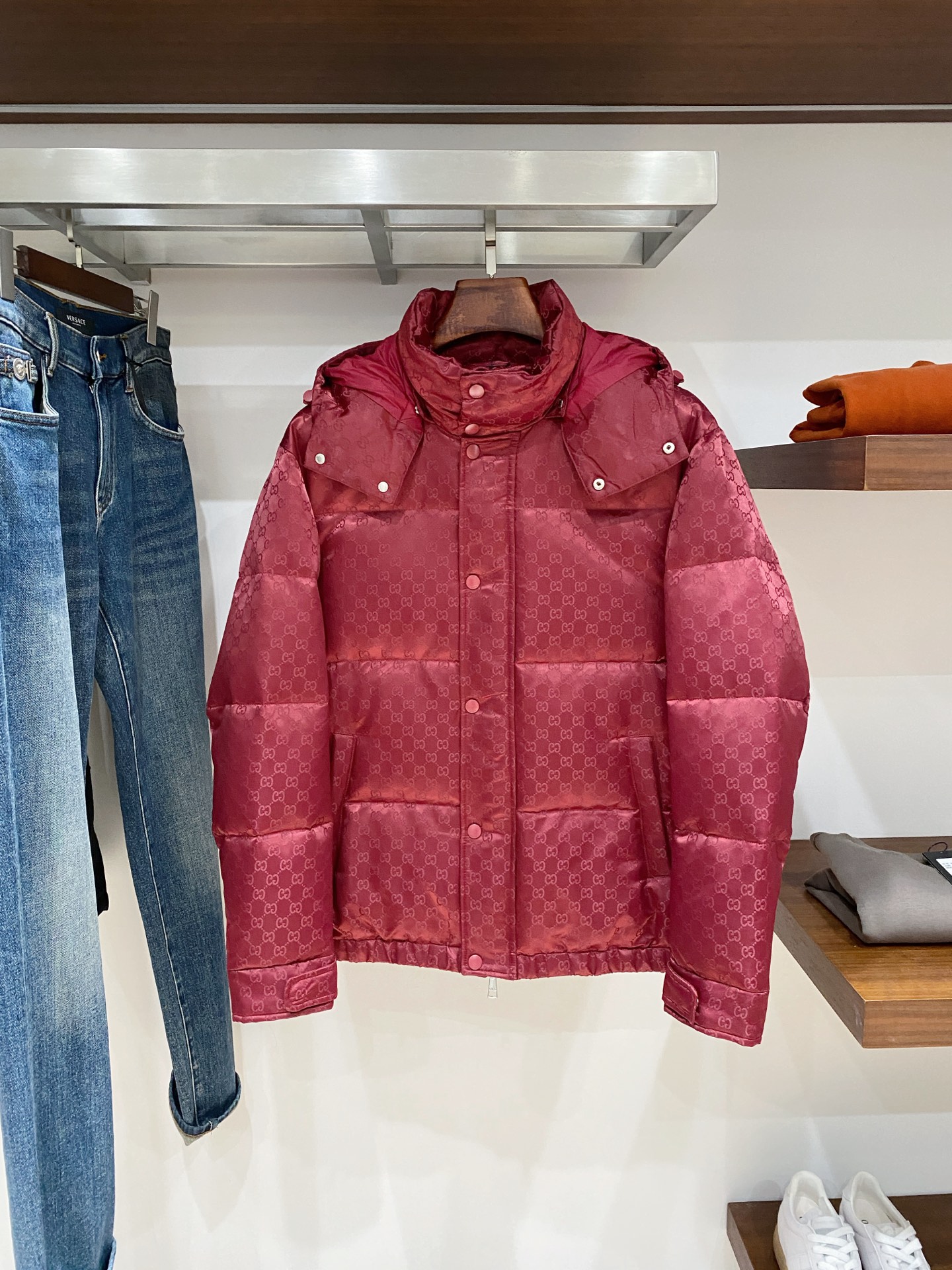 古奇、2025最新款男士轻薄羽绒服、面料柔软舒适 ．上身版型超赞 ．拉链．辅料都是客供 、进口面料，轻便