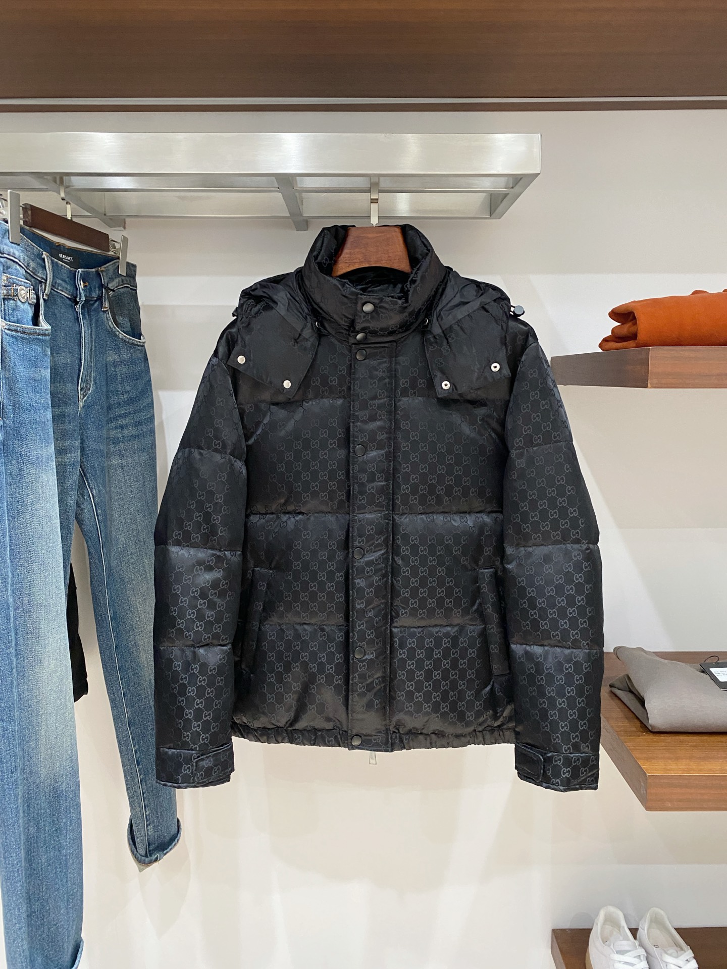 古奇、2025最新款男士轻薄羽绒服、面料柔软舒适 ．上身版型超赞 ．拉链．辅料都是客供 、进口面料，轻便