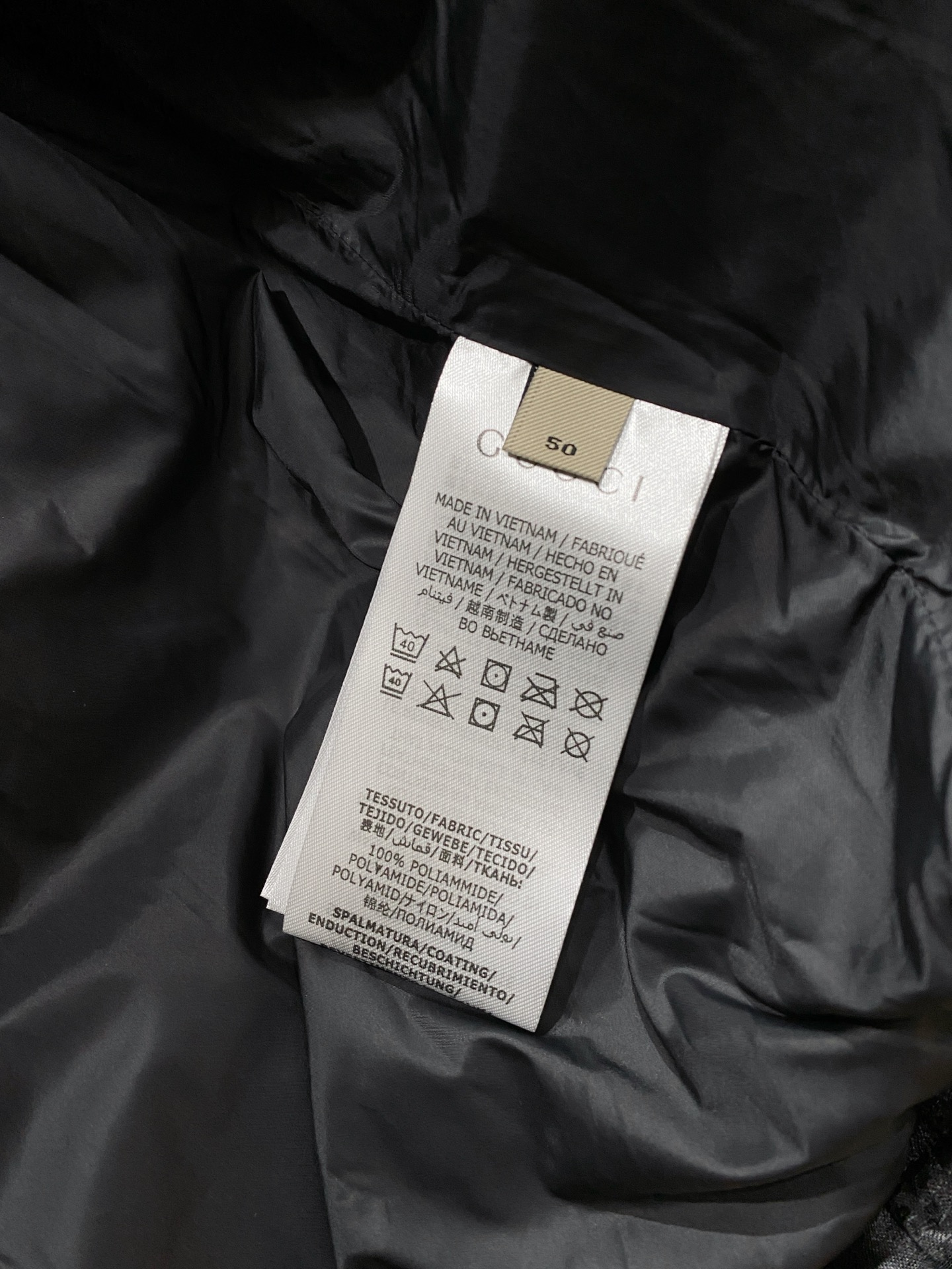 古奇、2025最新款男士轻薄羽绒服、面料柔软舒适 ．上身版型超赞 ．拉链．辅料都是客供 、进口面料，轻便