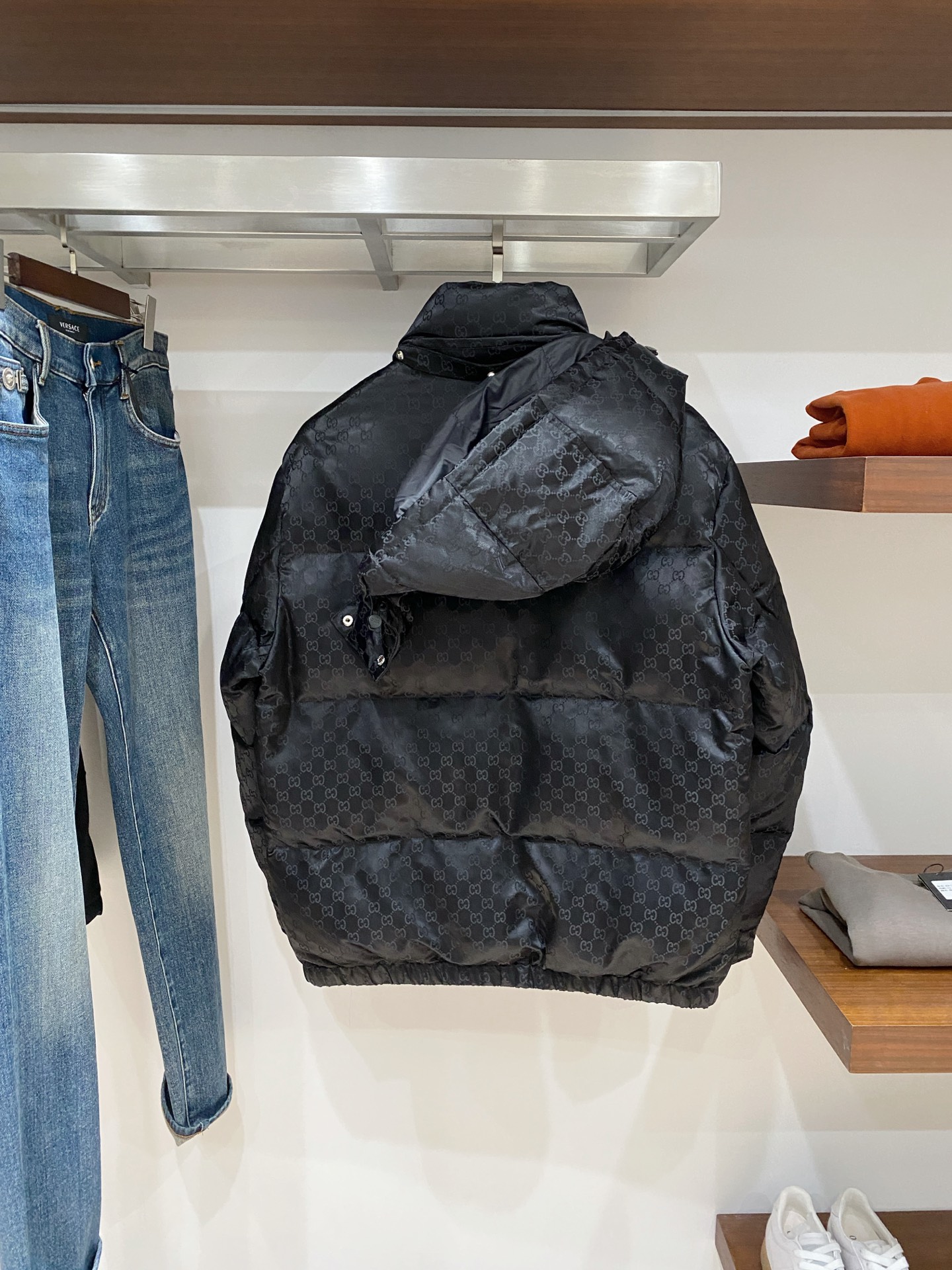 古奇、2025最新款男士轻薄羽绒服、面料柔软舒适 ．上身版型超赞 ．拉链．辅料都是客供 、进口面料，轻便