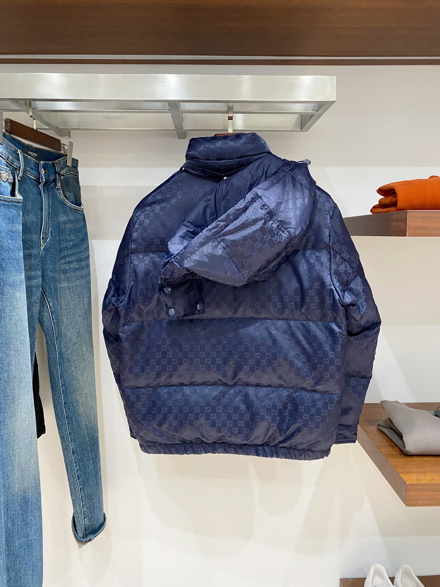 古奇、2025最新款男士轻薄羽绒服、面料柔软舒适 ．上身版型超赞 ．拉链．辅料都是客供 、进口面料，轻便