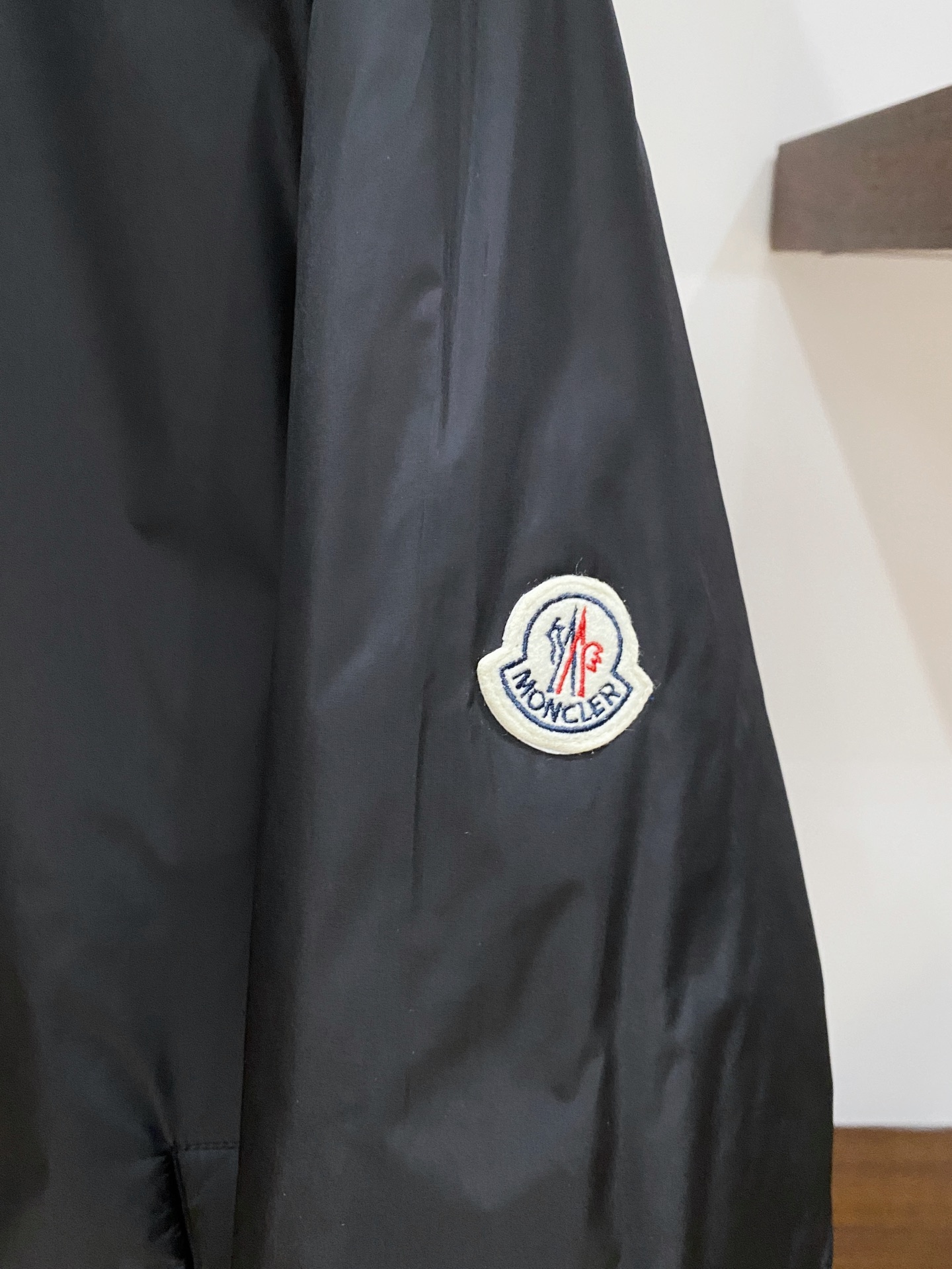 蒙口、 2025新品夹克外套，时尚帅气，简约百搭款，袖口刺绣装饰图案logo，定制原版面料，不仅挺括，保