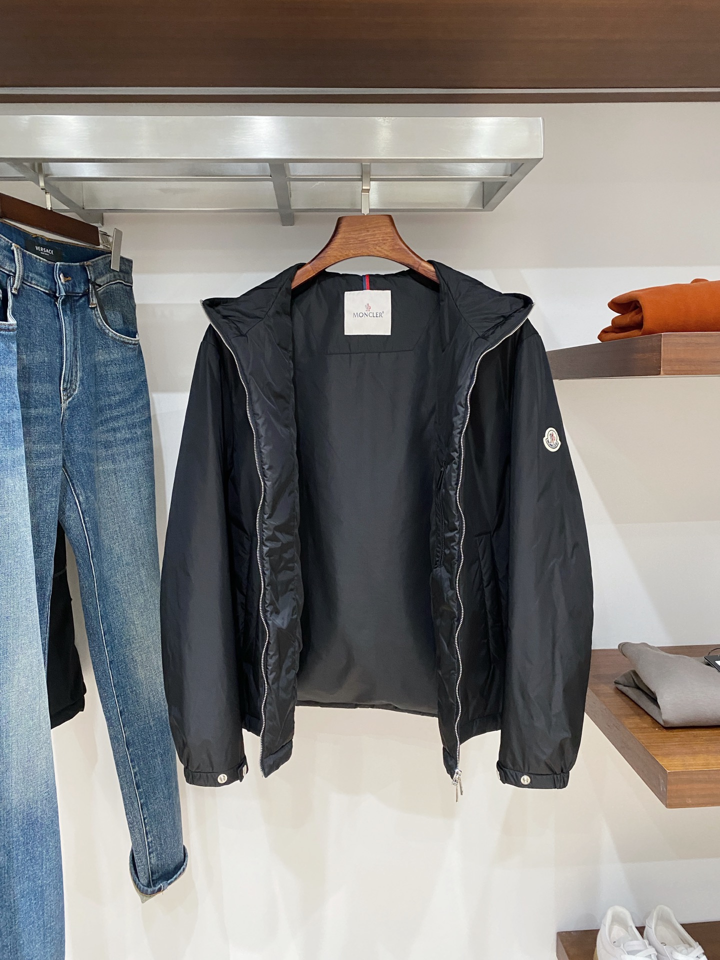 蒙口、 2025新品夹克外套，时尚帅气，简约百搭款，袖口刺绣装饰图案logo，定制原版面料，不仅挺括，保