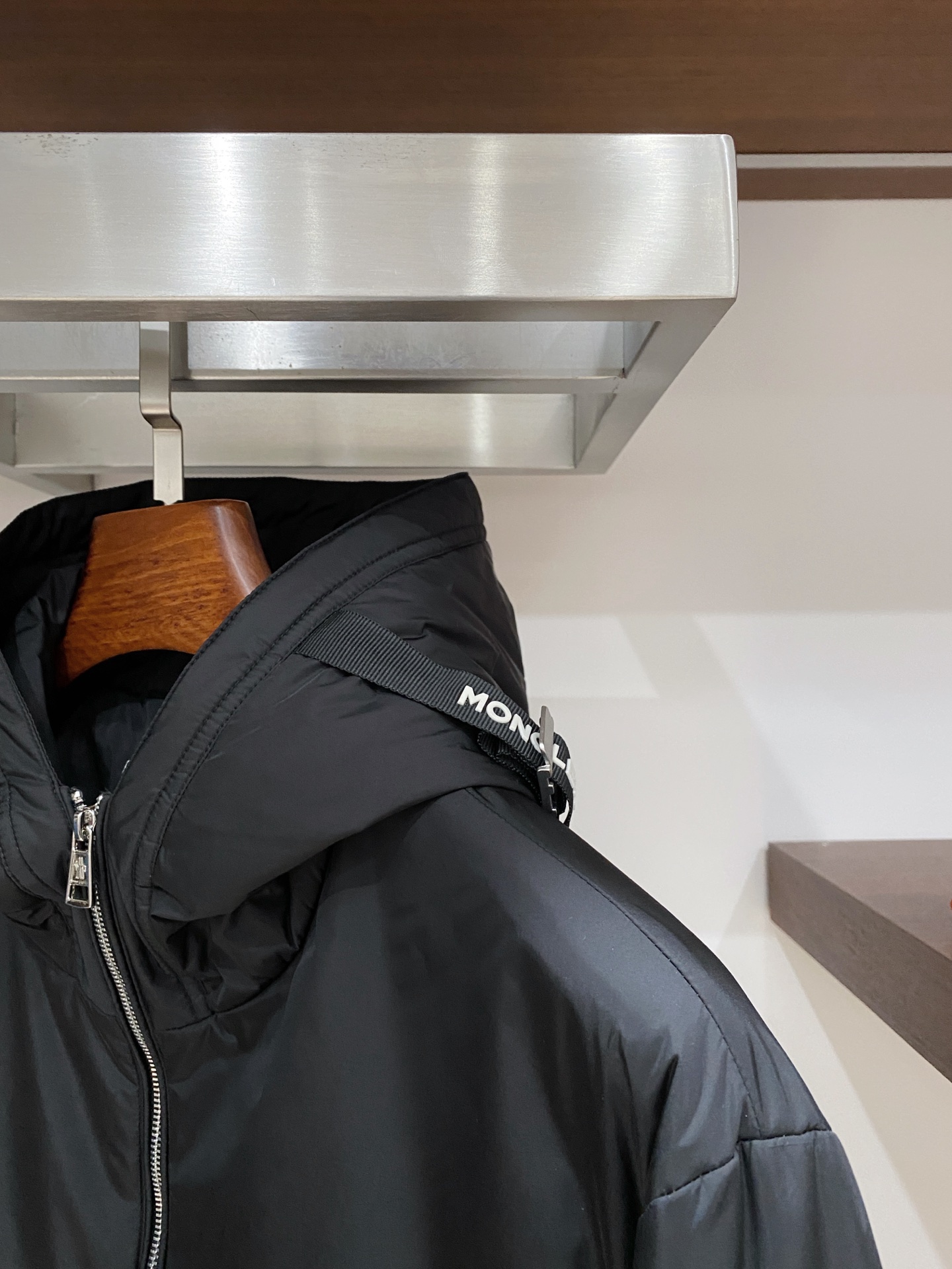 蒙口、 2025新品夹克外套，时尚帅气，简约百搭款，袖口刺绣装饰图案logo，定制原版面料，不仅挺括，保