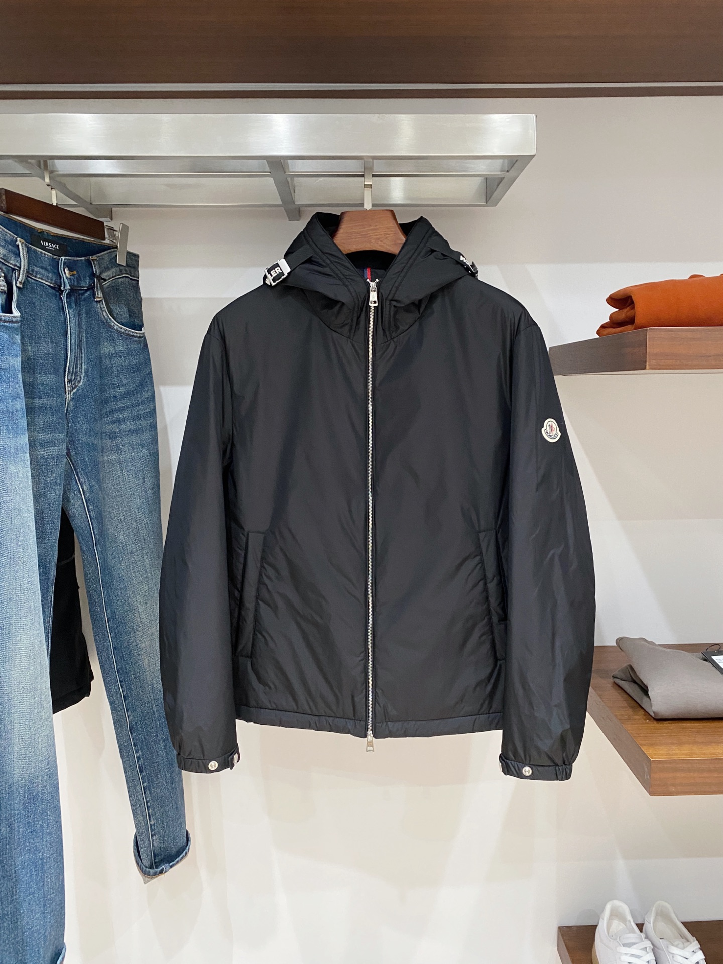 蒙口、 2025新品夹克外套，时尚帅气，简约百搭款，袖口刺绣装饰图案logo，定制原版面料，不仅挺括，保