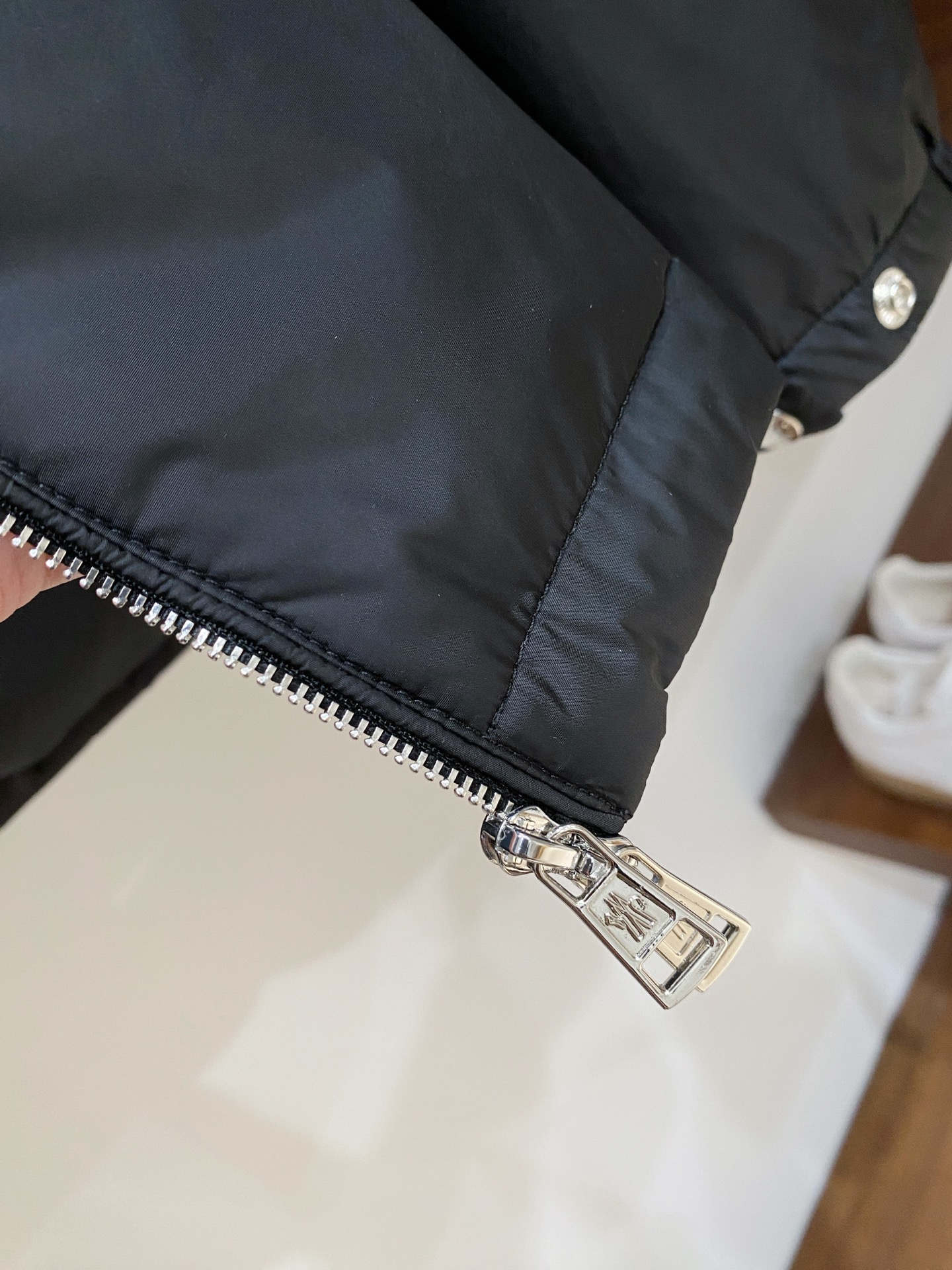 蒙口、 2025新品夹克外套，时尚帅气，简约百搭款，袖口刺绣装饰图案logo，定制原版面料，不仅挺括，保