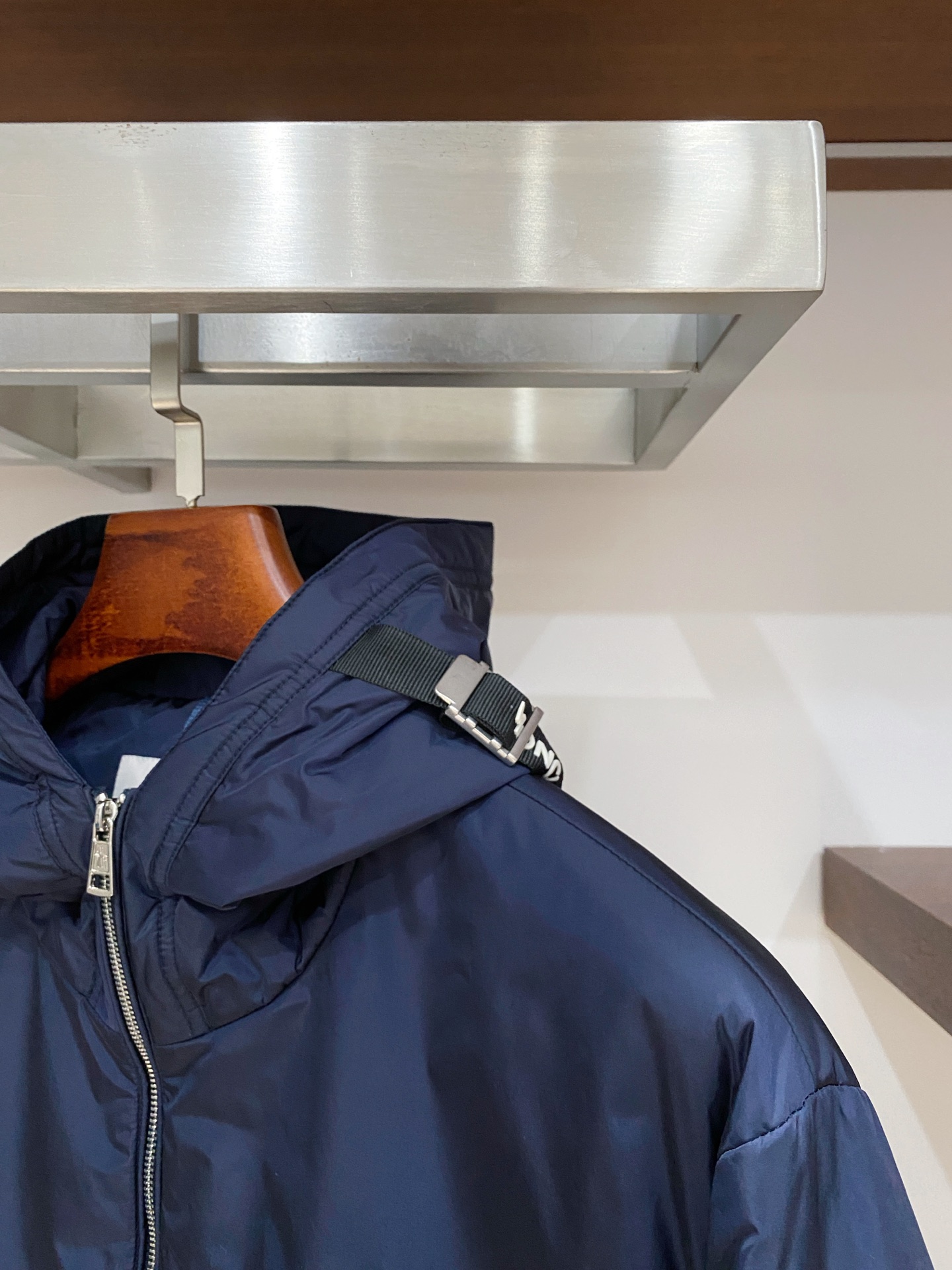 蒙口、 2025新品夹克外套，时尚帅气，简约百搭款，袖口刺绣装饰图案logo，定制原版面料，不仅挺括，保