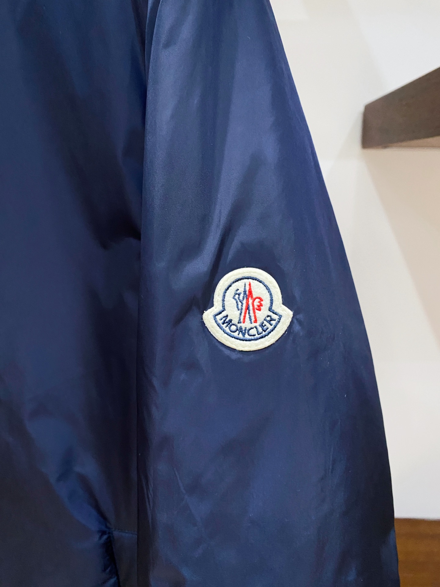 蒙口、 2025新品夹克外套，时尚帅气，简约百搭款，袖口刺绣装饰图案logo，定制原版面料，不仅挺括，保