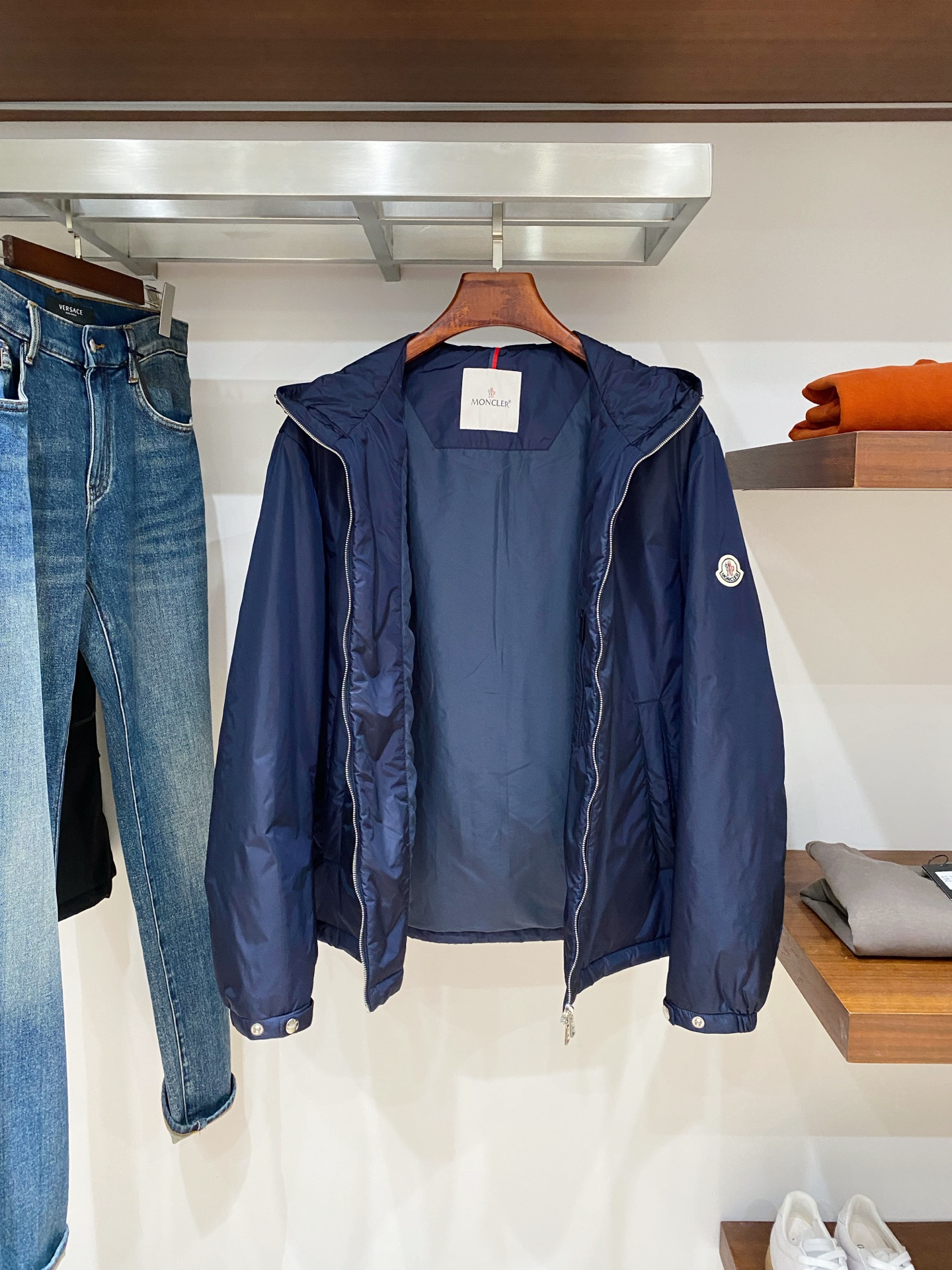 蒙口、 2025新品夹克外套，时尚帅气，简约百搭款，袖口刺绣装饰图案logo，定制原版面料，不仅挺括，保