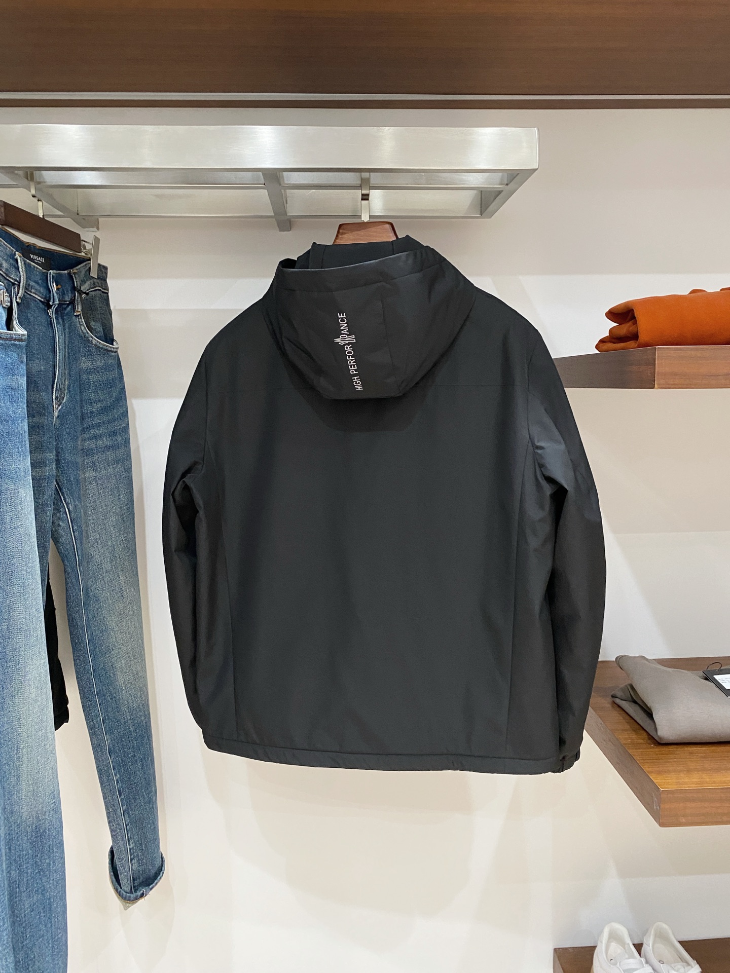 蒙口、2025最新款男士轻薄羽绒夹克、面料柔软舒适 ．上身版型超赞 ．拉链．辅料都是客供 、进口面料，轻