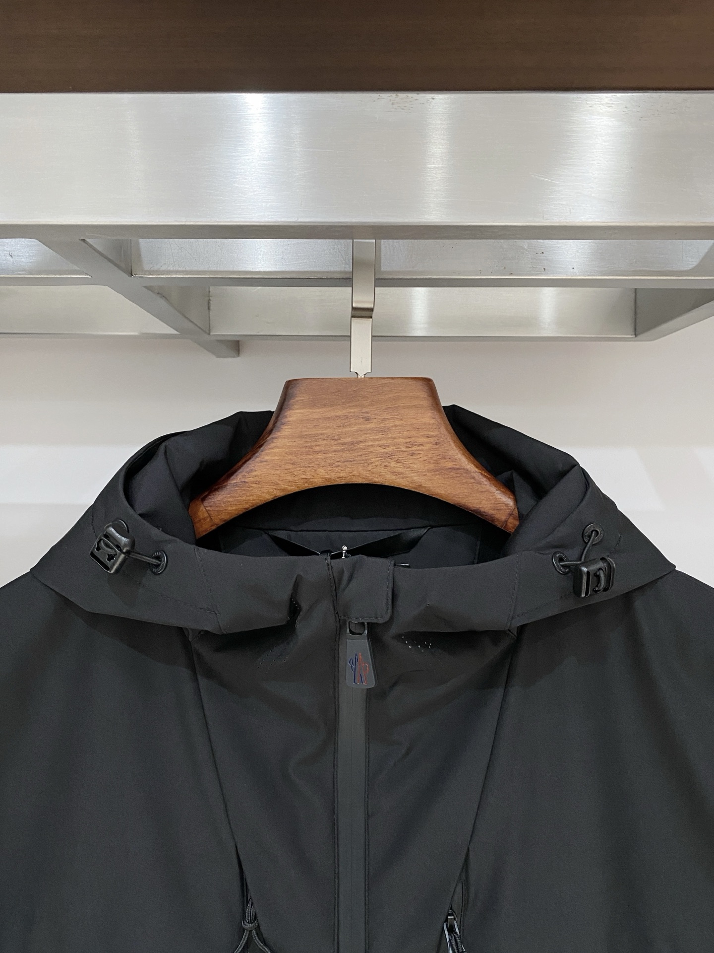 蒙口、2025最新款男士轻薄羽绒夹克、面料柔软舒适 ．上身版型超赞 ．拉链．辅料都是客供 、进口面料，轻