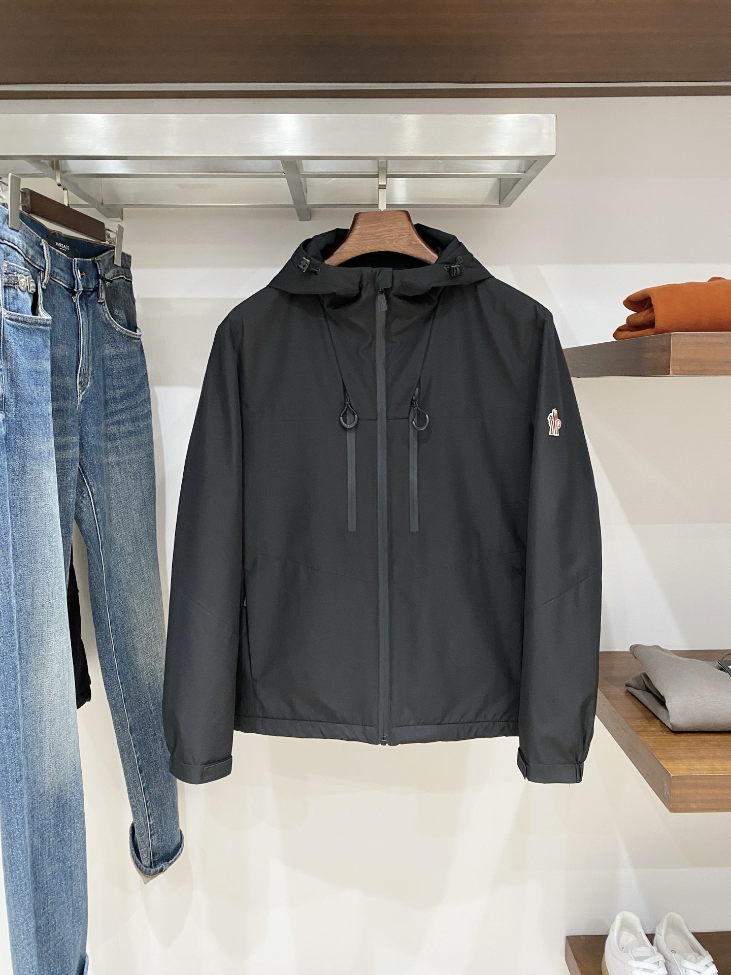 蒙口、2025最新款男士轻薄羽绒夹克、面料柔软舒适 ．上身版型超赞 ．拉链．辅料都是客供 、进口面料，轻