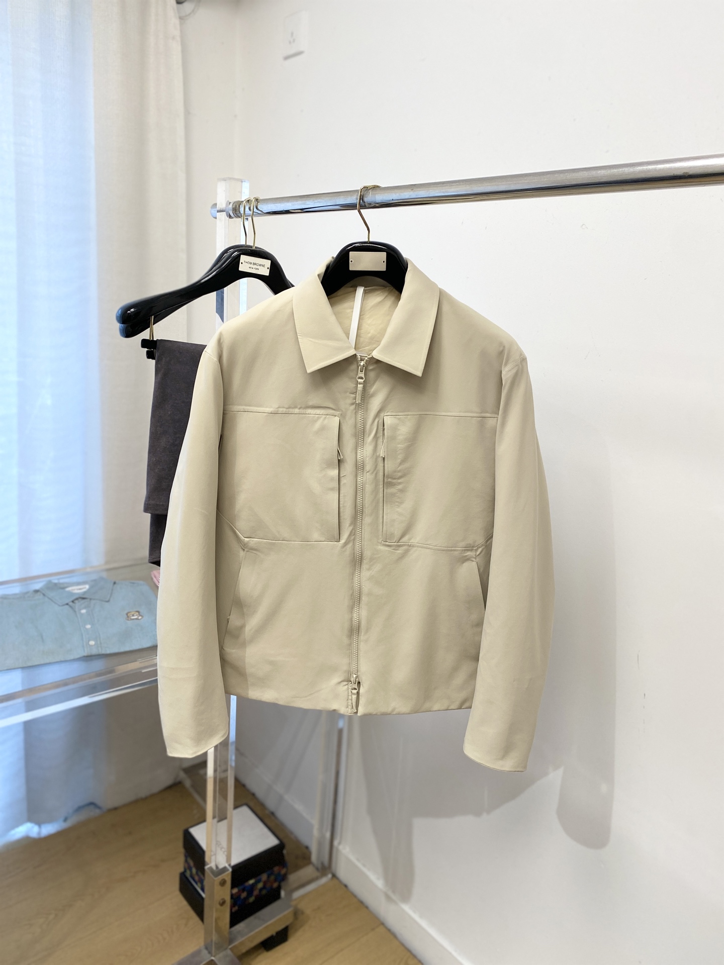 NO:622459,Ermenegildo Zegna, the latest 2025 men's lightweight down jacket, the fabric is soft and comfortable.  The upper body shape is awesome.  zipper.  The accessories are all custom-supplied and imported fabrics, which are light and comfortable, warm and stylish, simple and elegant!  Lightweight and warm, the best choice to keep out the cold in autumn and winter. Size M-3XL,,zegna,jackets & coats,down jacket,alexander wang19860909杰尼亚、2025最新款男士轻薄羽绒夹克、面料柔软舒适 ．上身版型超赞 ．拉链．辅料都是客供 、进口面料,轻便舒适,保暖有型、简单大方款式！轻便保暖、秋冬御寒的最佳选择 码数M-3XL,,zegna,jackets & coats,down jacket,alexander wang,Men's clothing