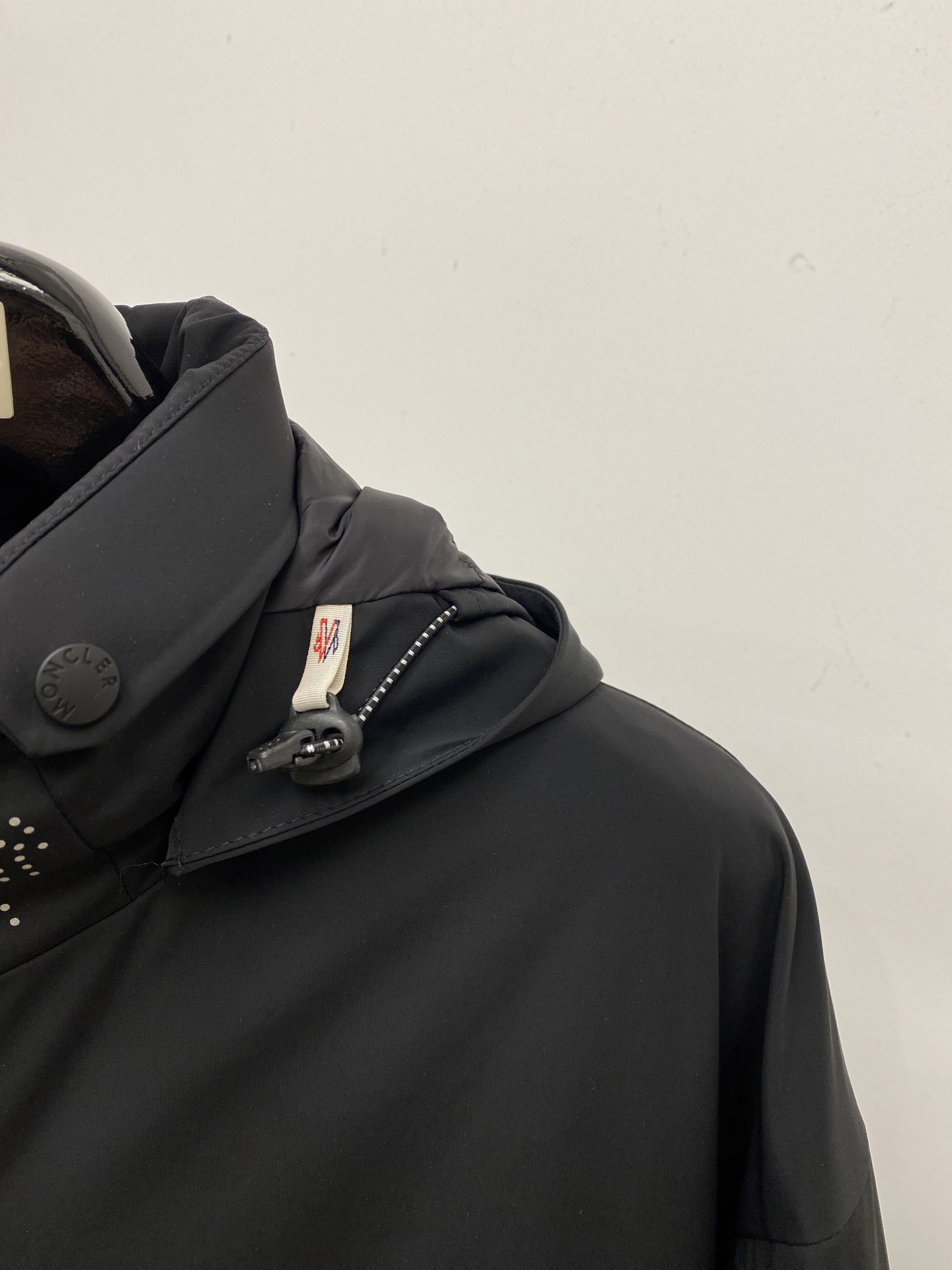 蒙口、2025最新款男士轻薄羽绒夹克、面料柔软舒适 ．上身版型超赞 ．拉链．辅料都是客供 、进口面料，轻